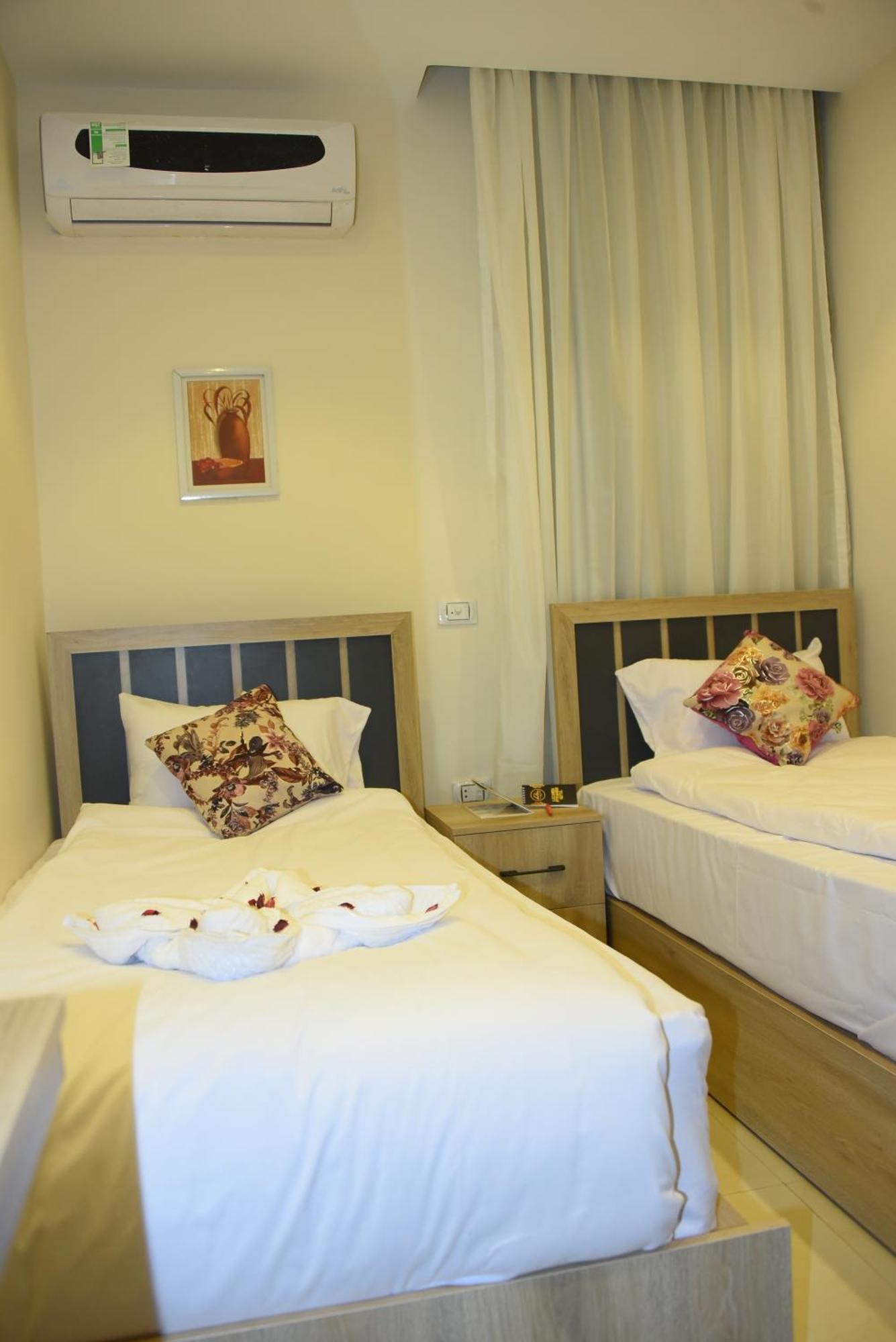 Inn Pyramids
