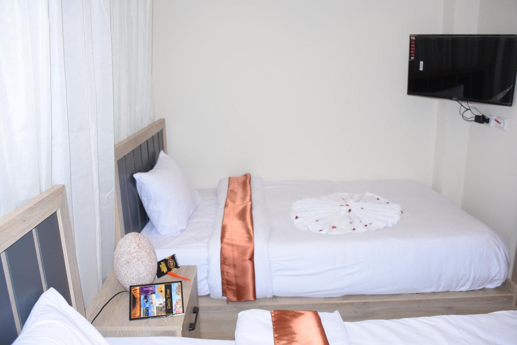 Inn Pyramids Kafrat al Jabal
