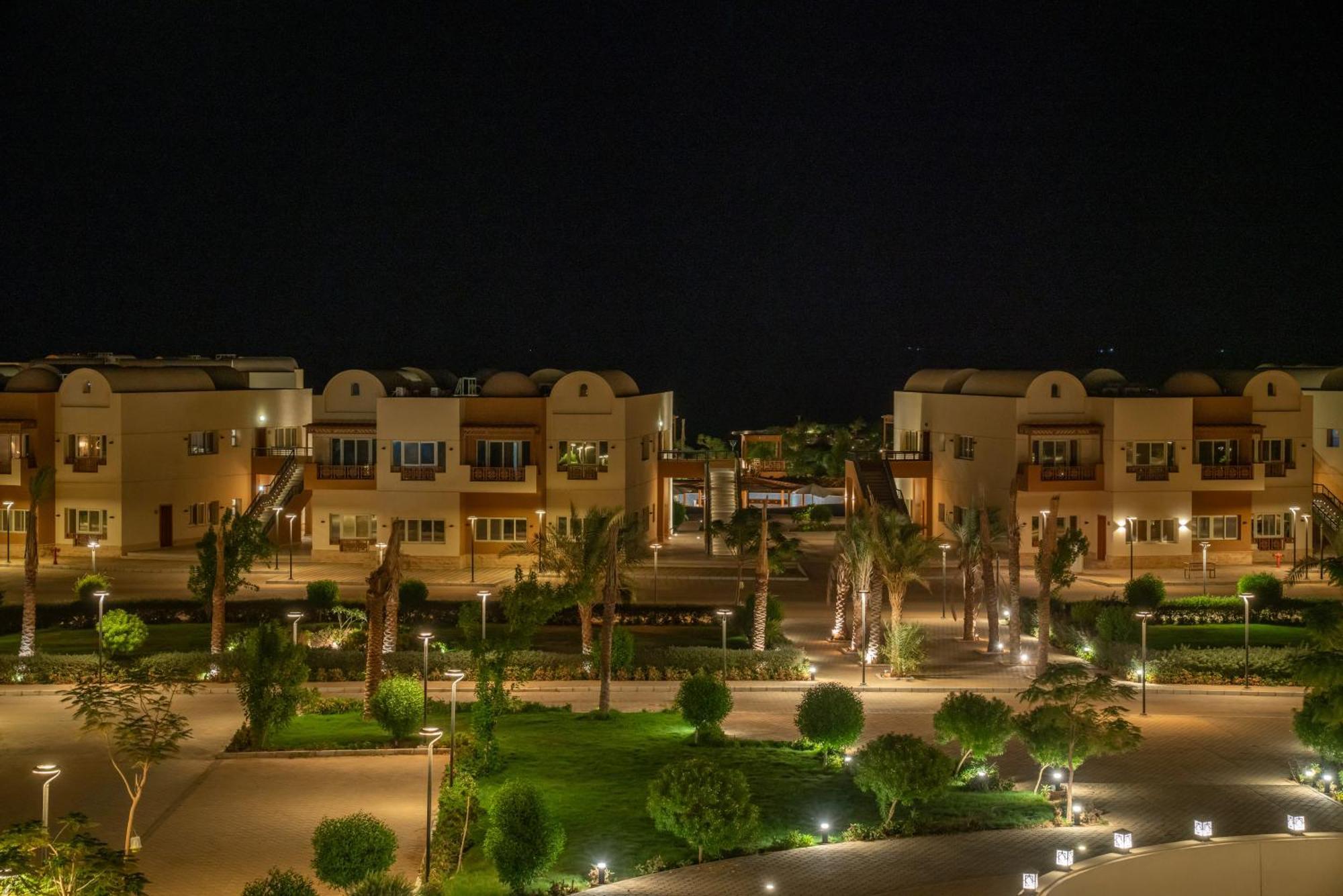 Hotel Azal Lagoons