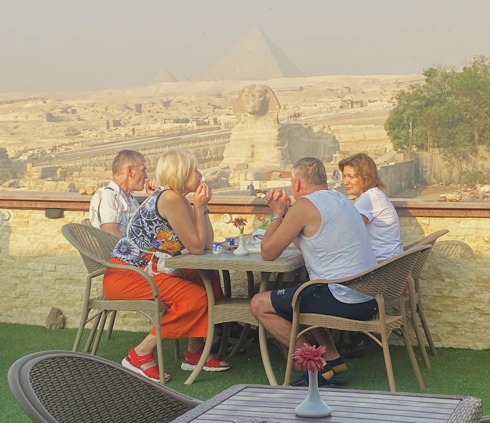 Seven Pyramids Panoramic View Bed & Breakfast Kafrat al Jabal