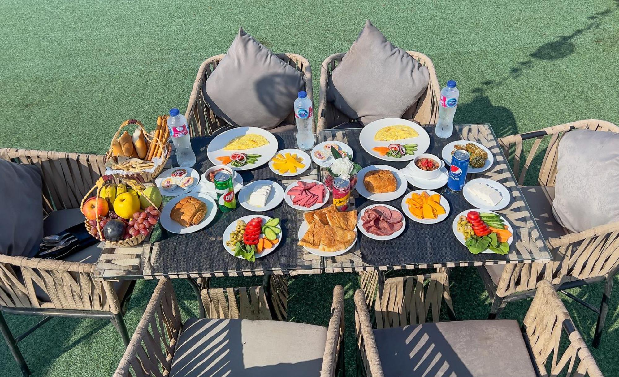 Master Pyramids Bed & Breakfast *