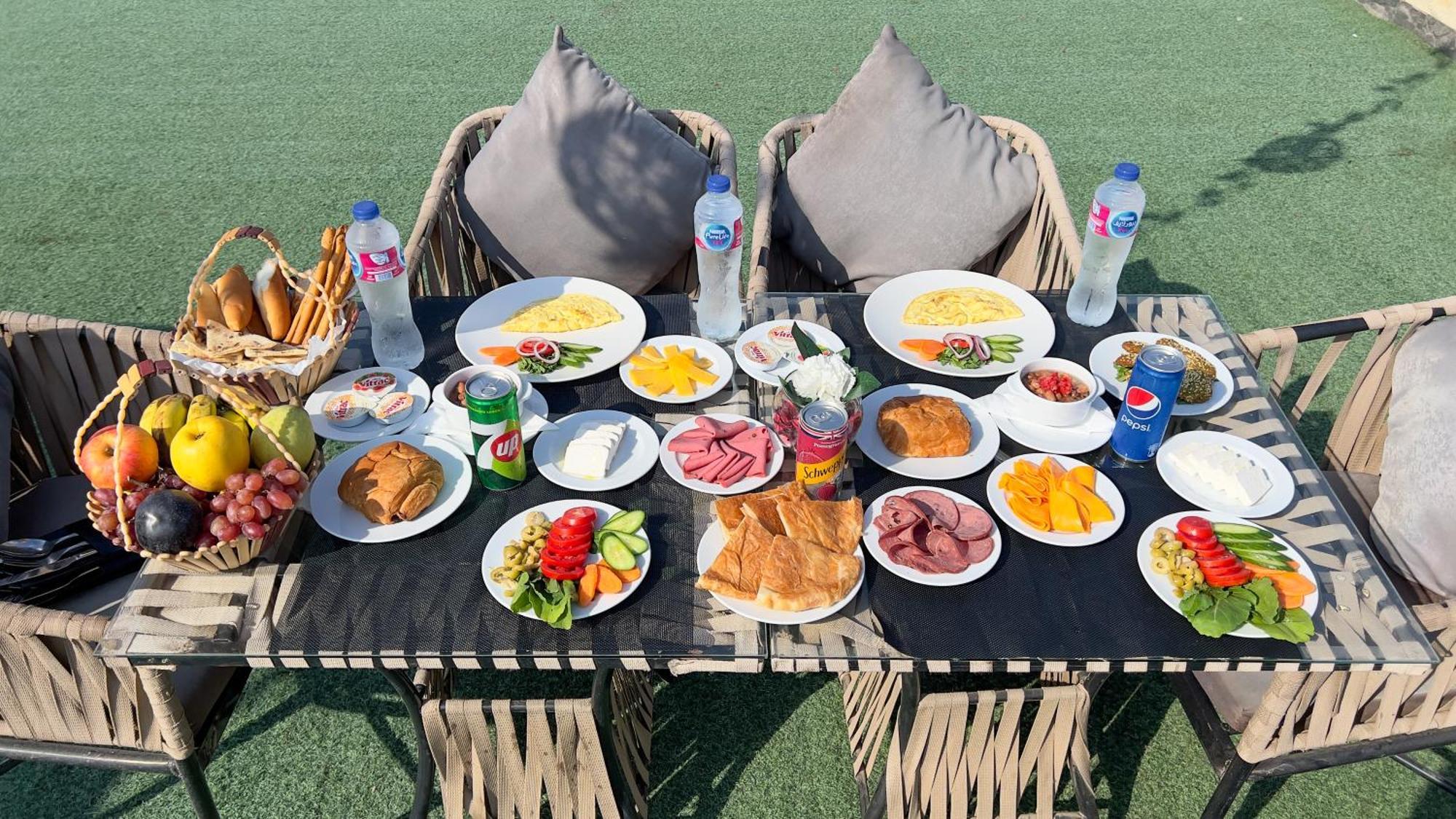 Bed & Breakfast Master Pyramids