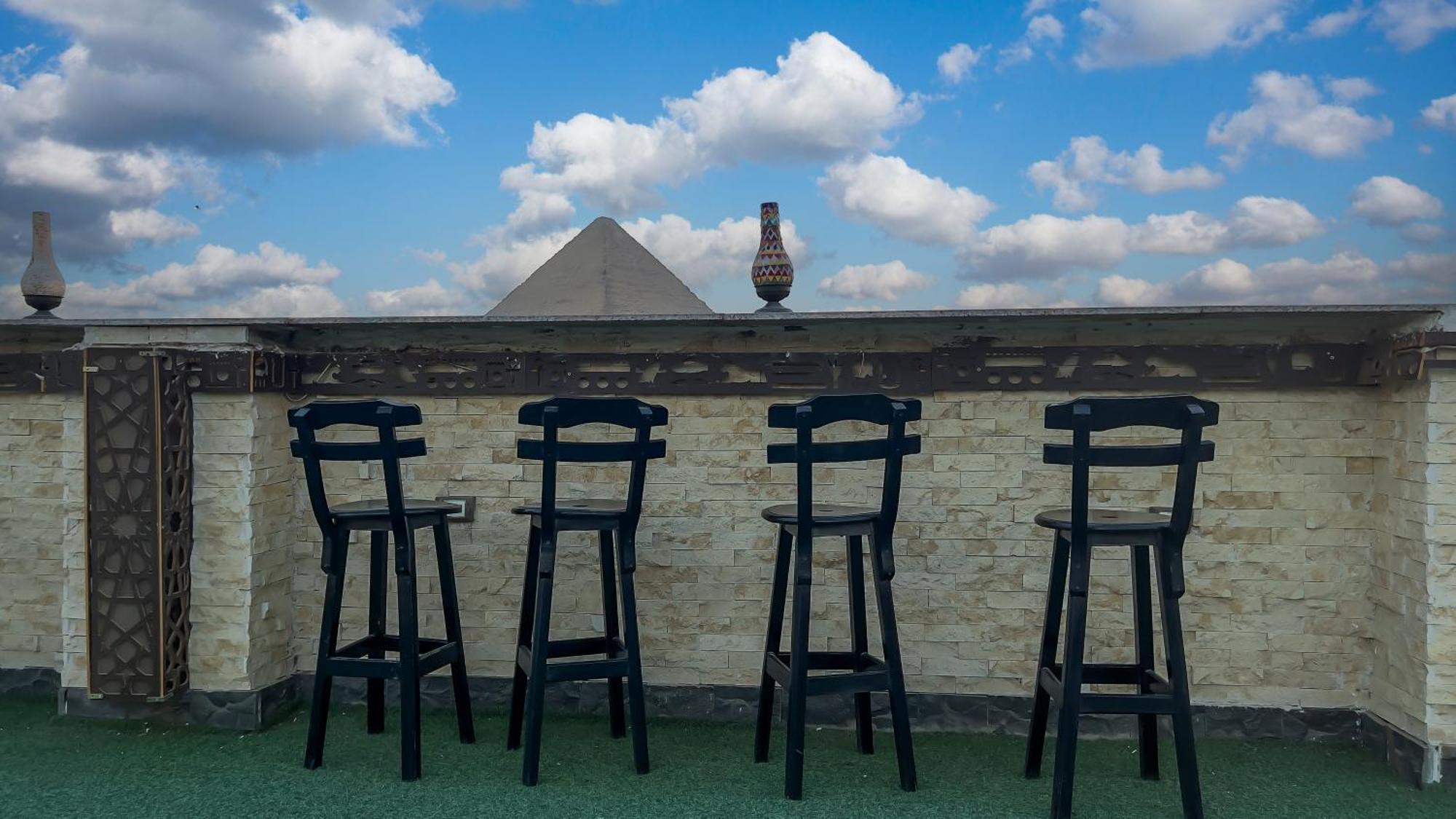 Bed & Breakfast Master Pyramids