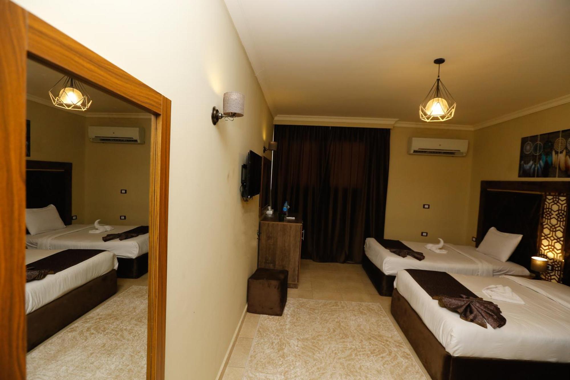 Master Pyramids Bed & Breakfast *