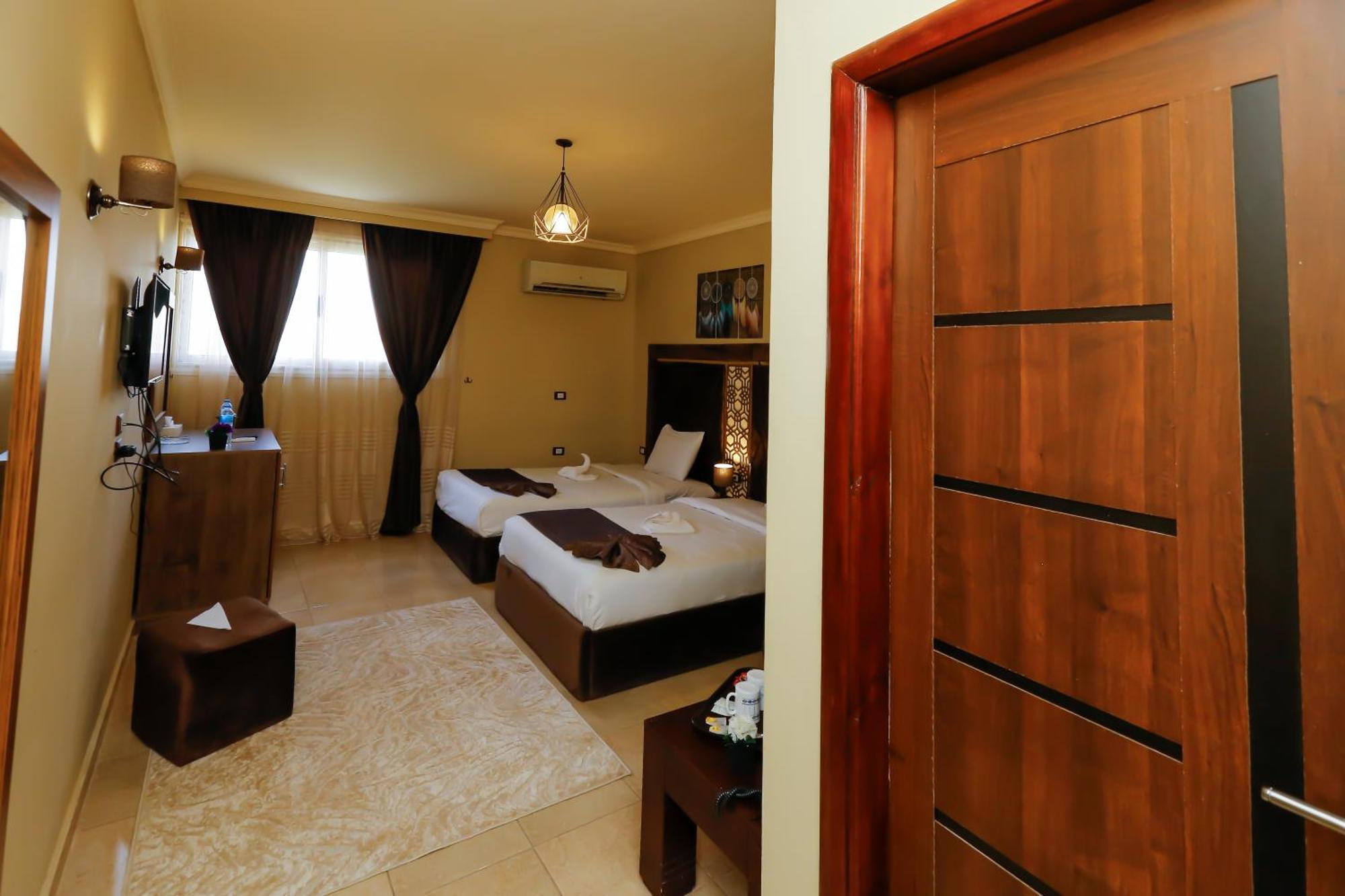 Bed & Breakfast Master Pyramids