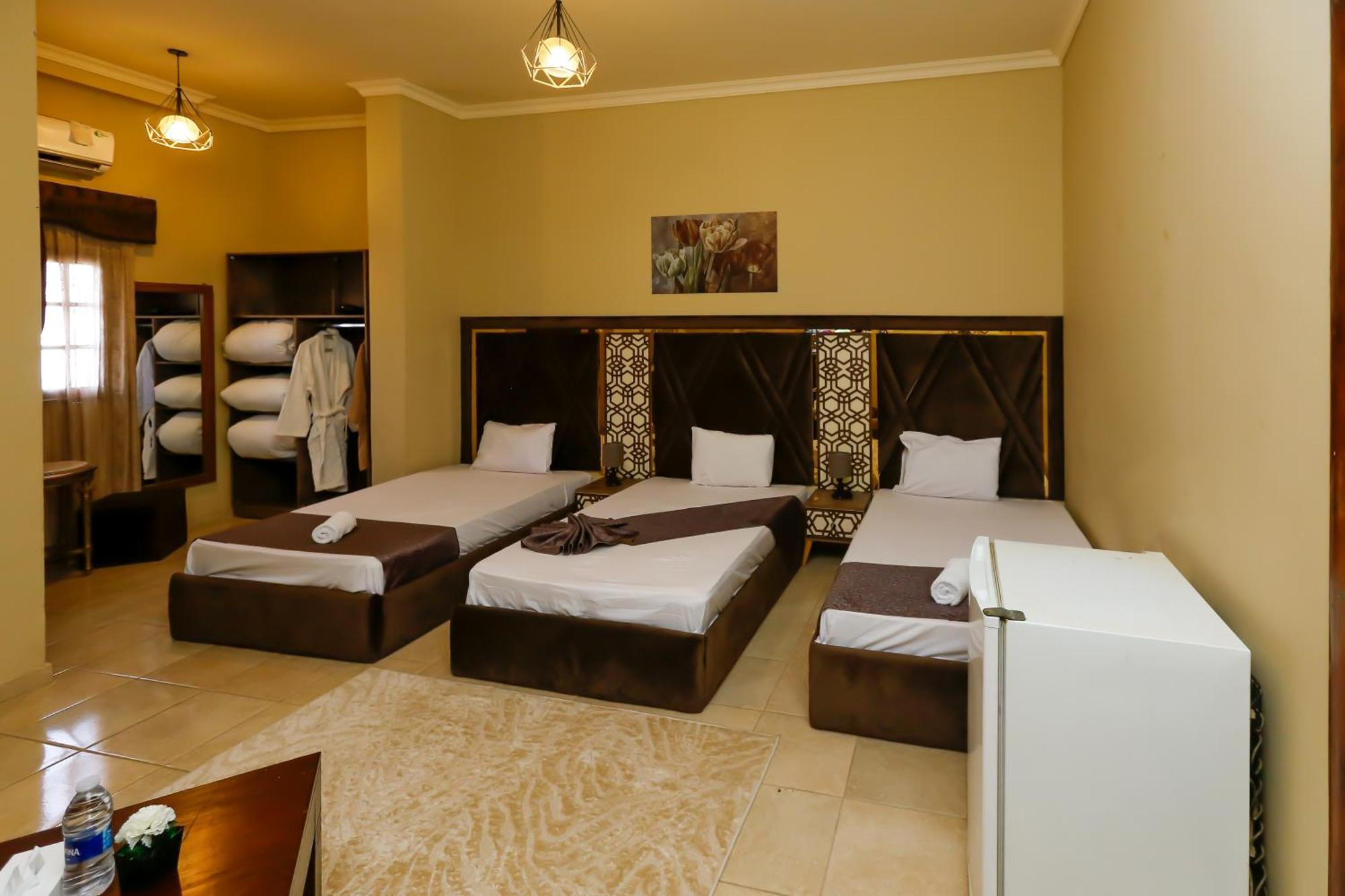 Master Pyramids Al Kawm al Akhdar