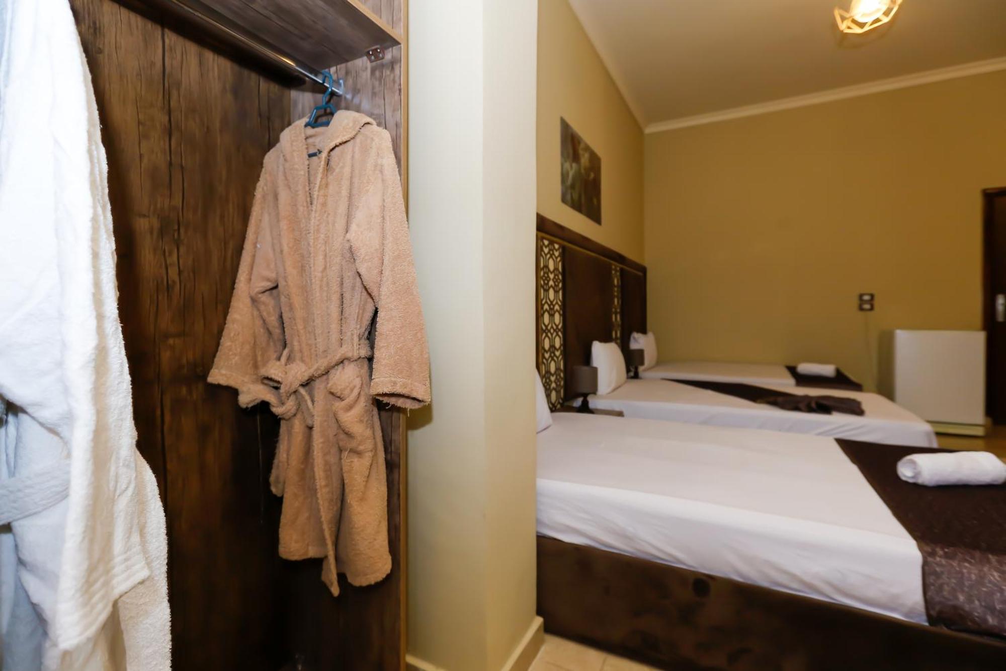Master Pyramids Bed & Breakfast