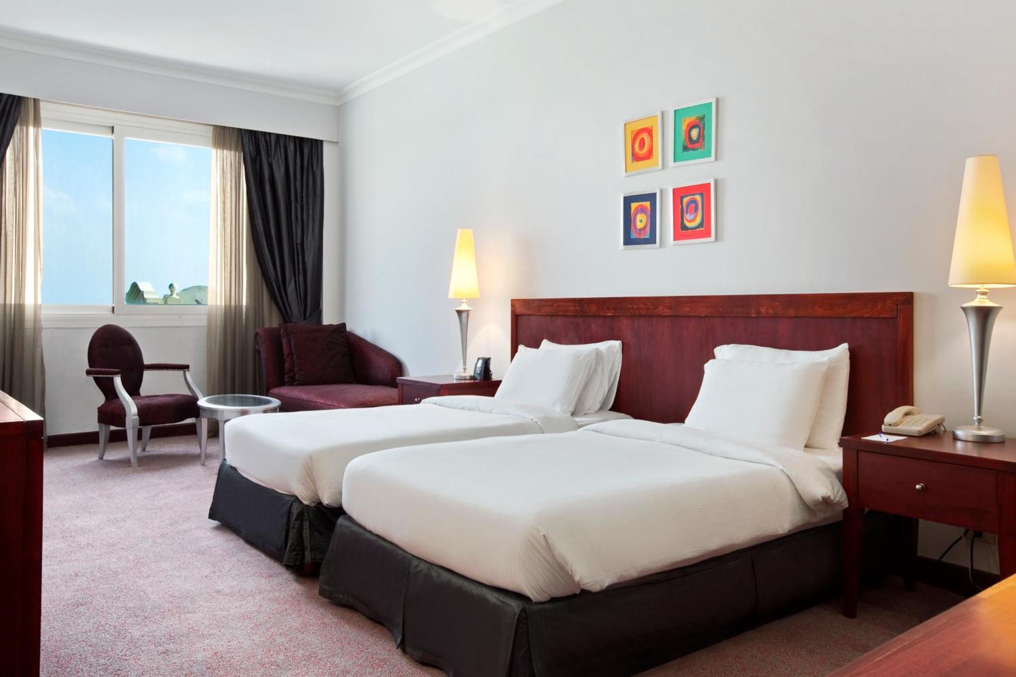 Hilton Plaza Complex 5*