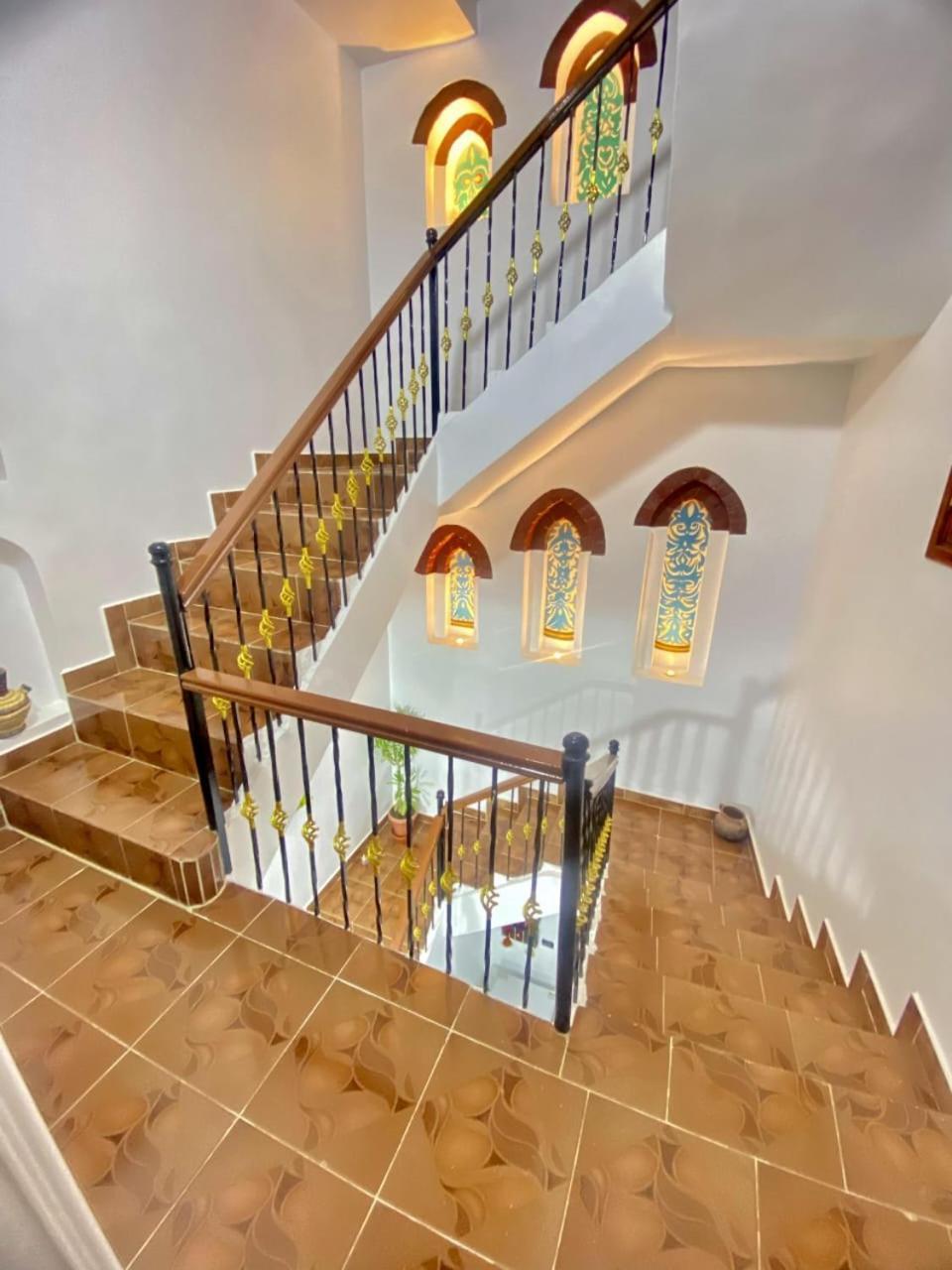 Shahhat House *