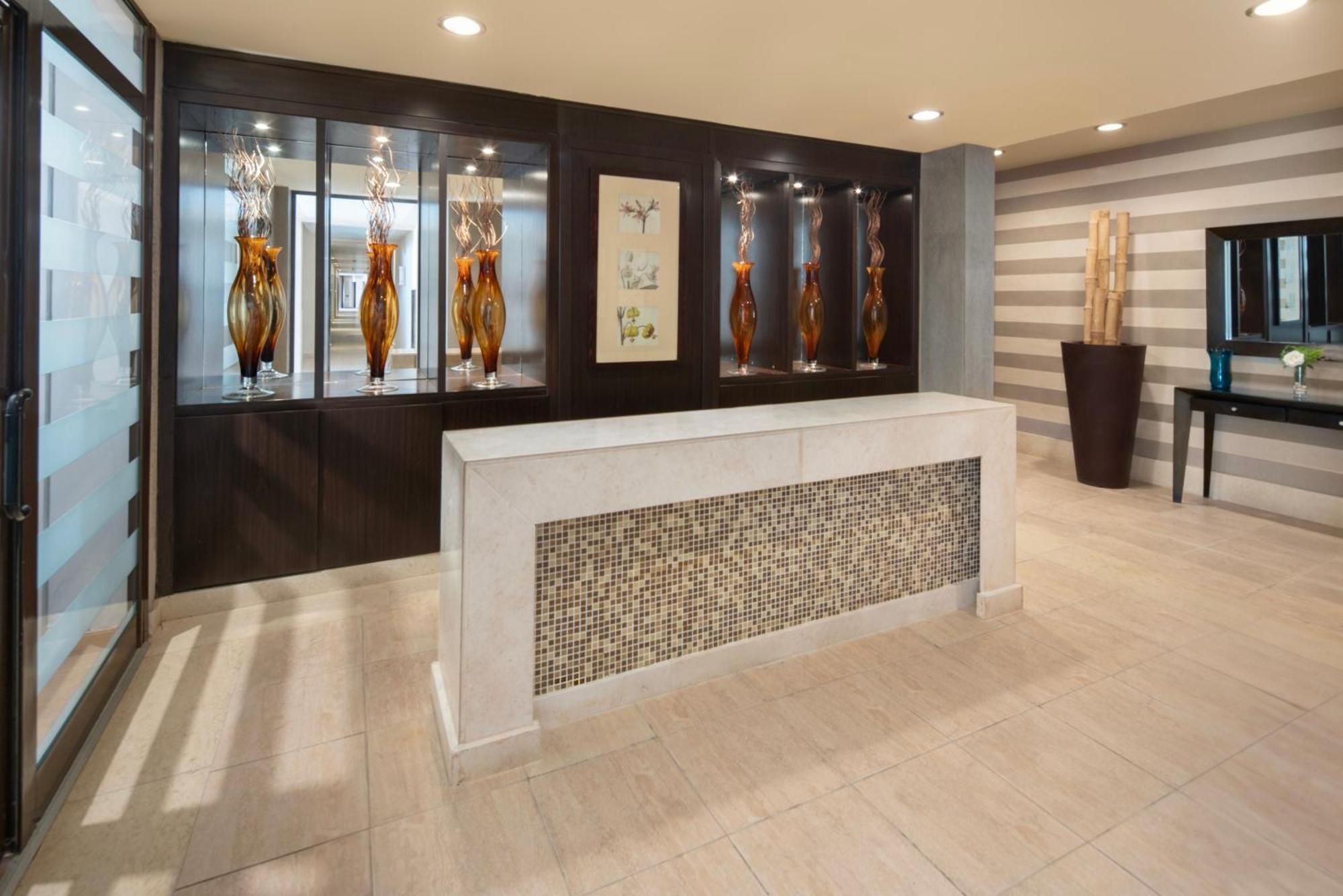 Jaz Tamerina, Almaza Bay Otel