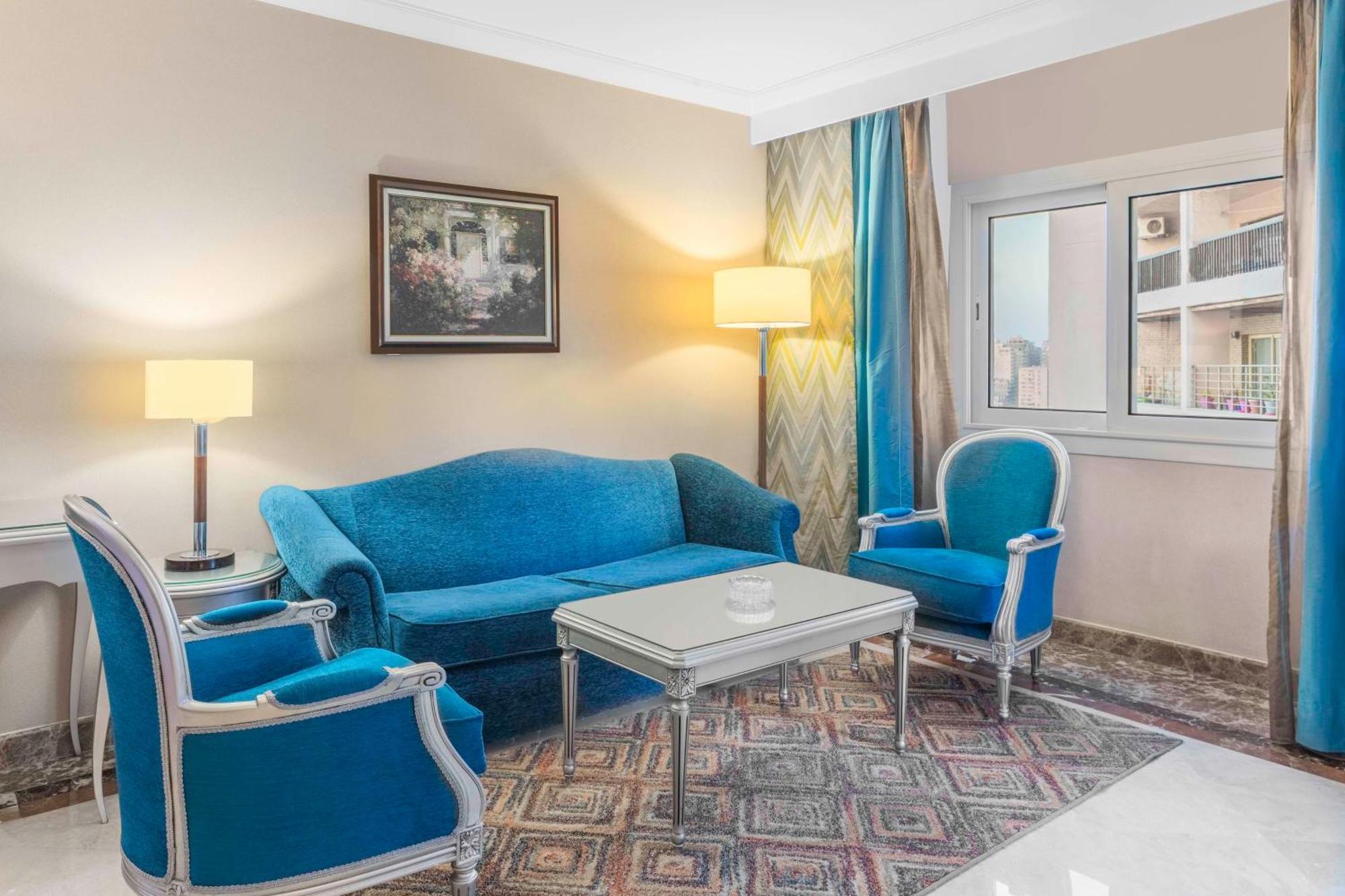 Hilton Corniche 5*