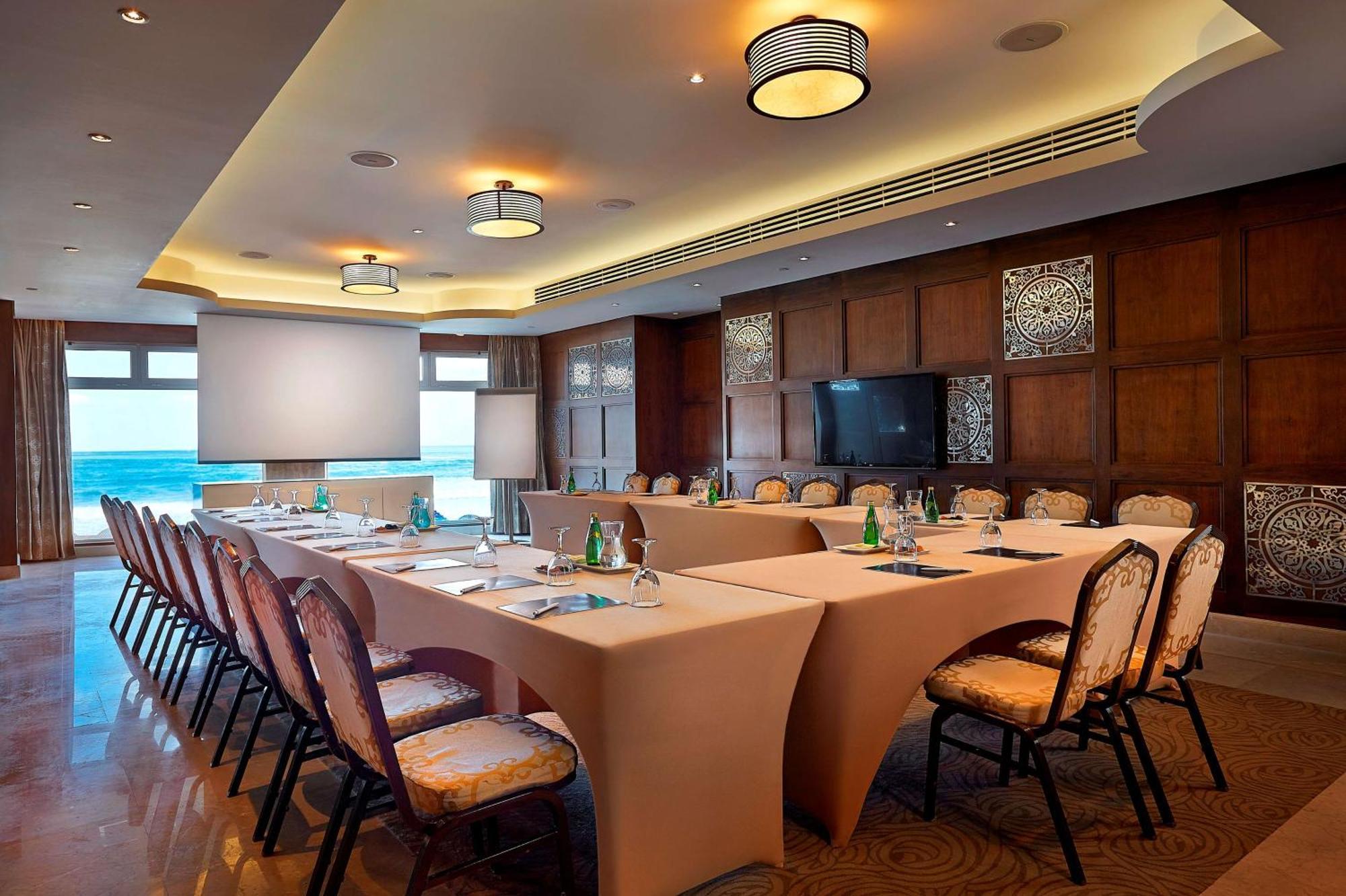 Hilton Corniche Hotel 5*