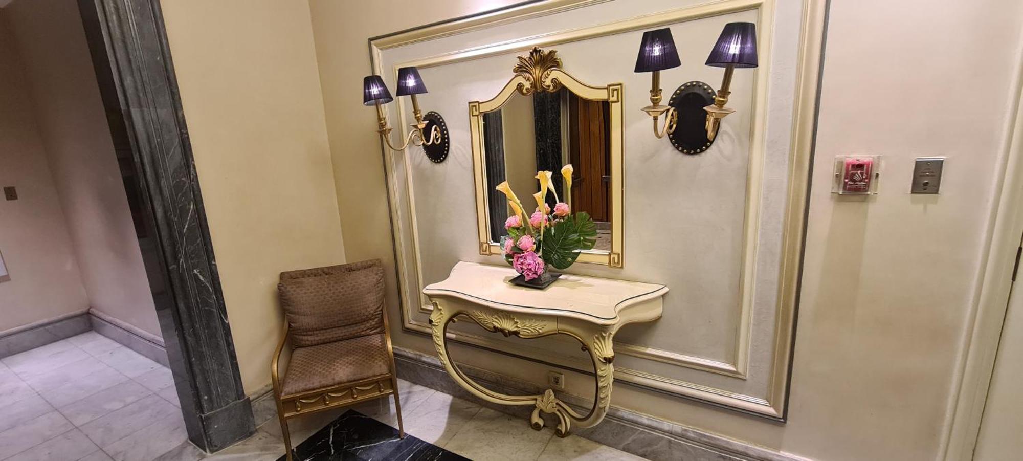Apartment Grand Plaza San Stefano: Luxury With Mall Access *