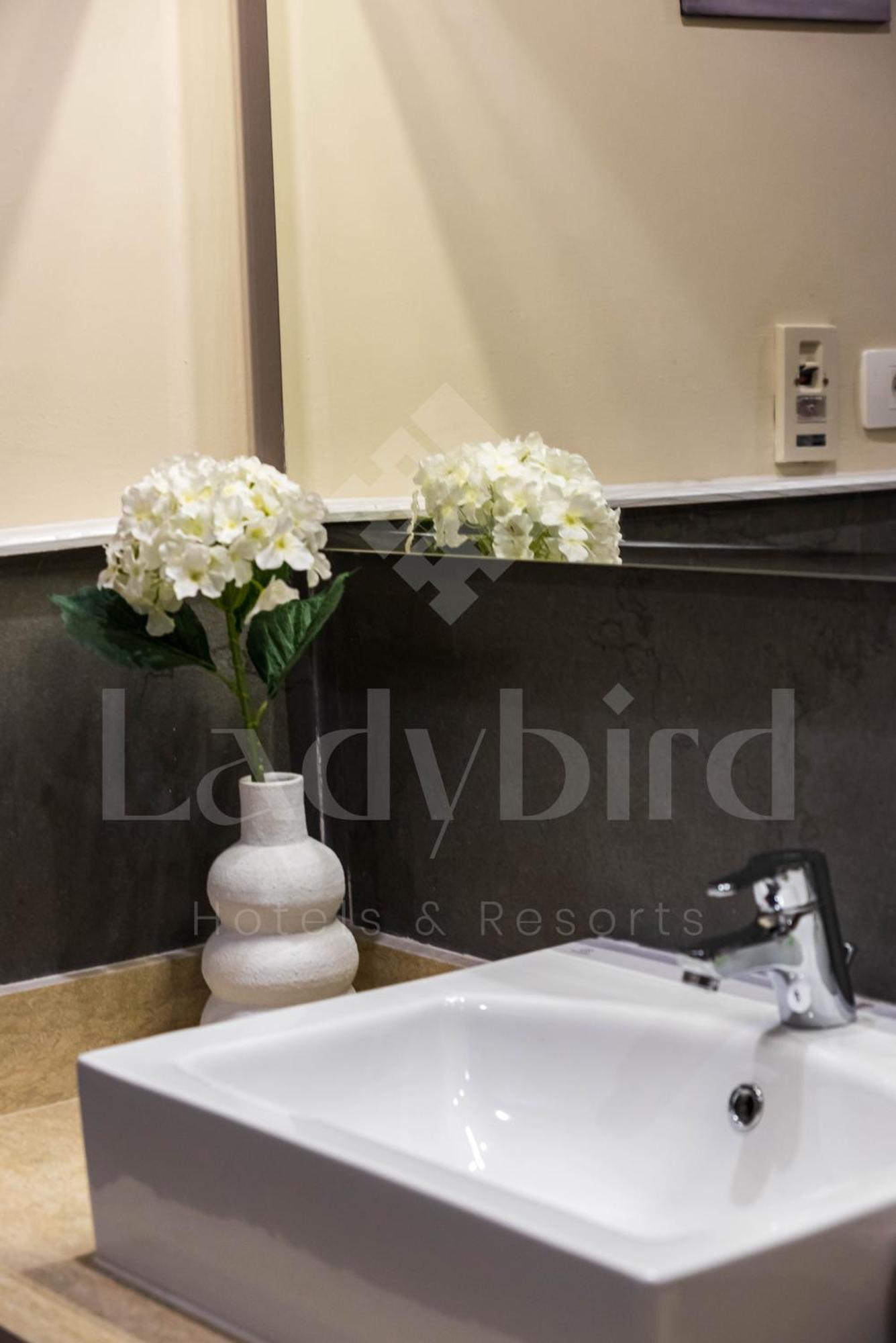 Ladybird - Azzurra Beauty Apartment