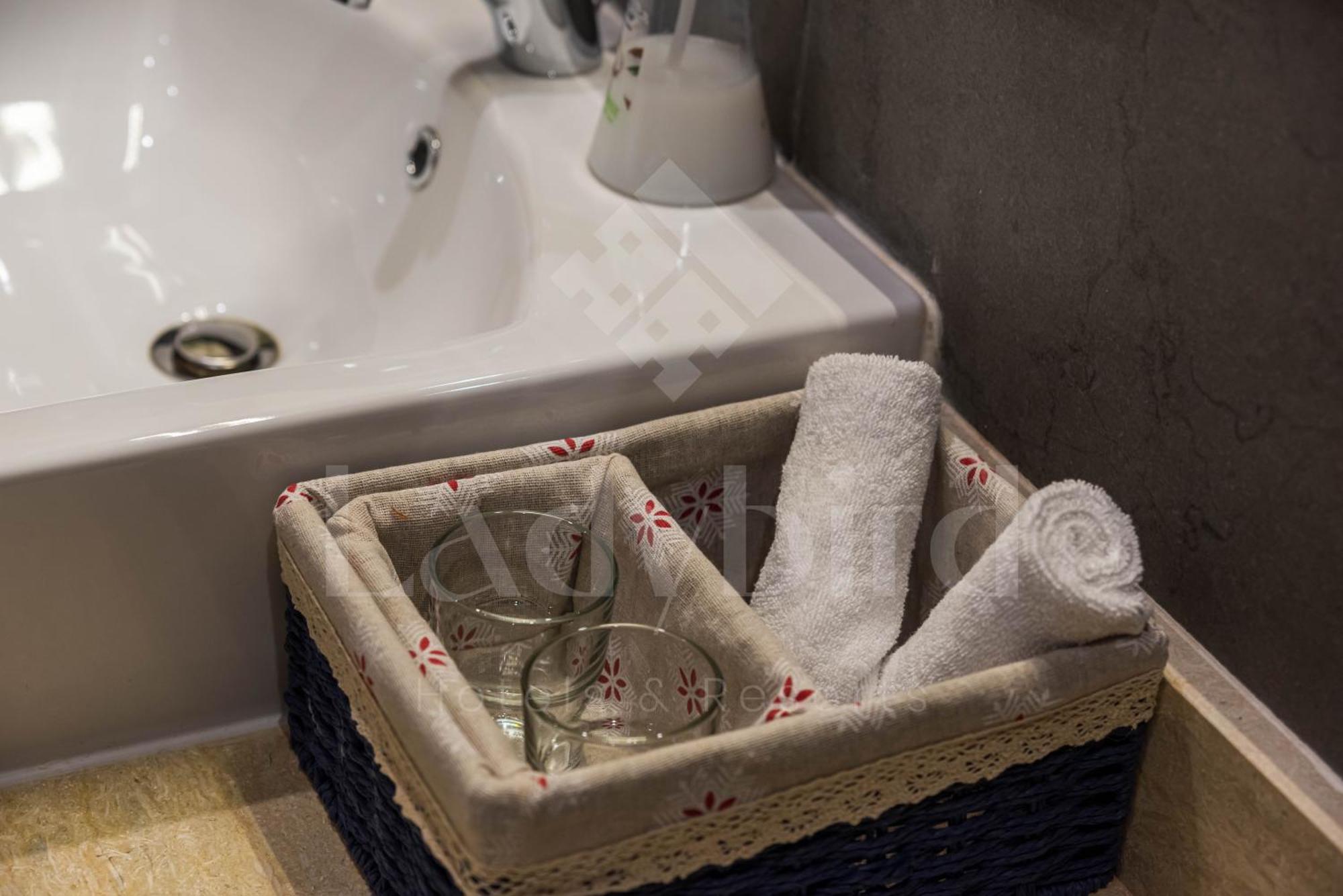 Ladybird - Azzurra Beauty Apartment *