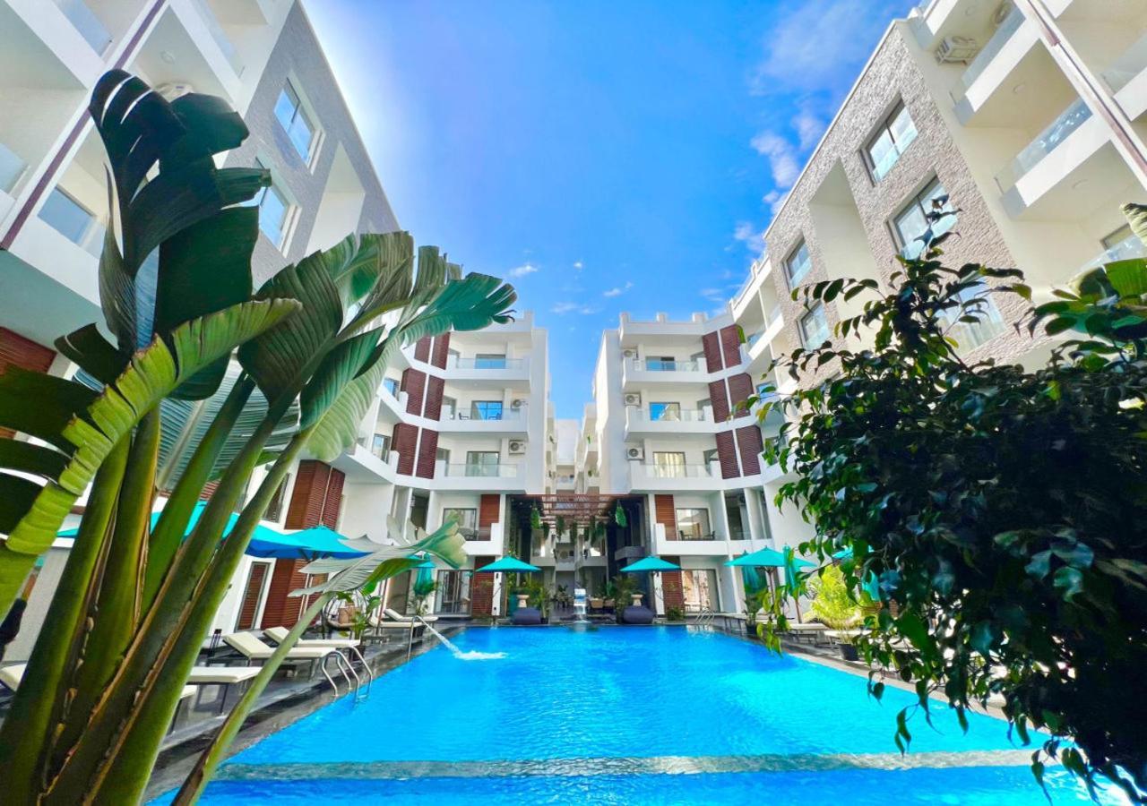Sanctuary Sunlit Haven With 4 Pools, Rooftop Sunsets & Gourmet Bites Steps Away