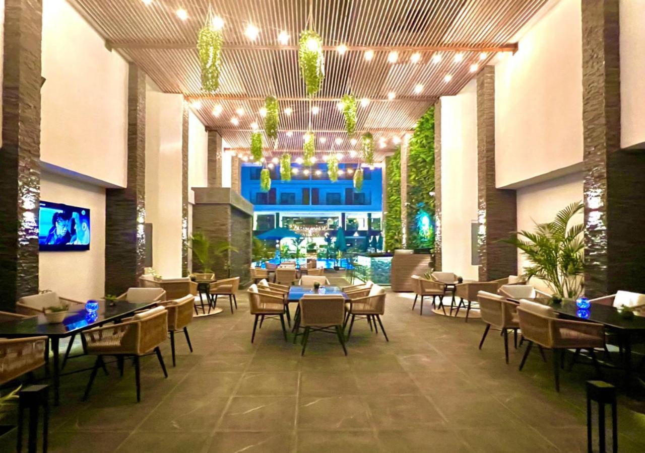 Sanctuary Sunlit Haven With 4 Pools, Rooftop Sunsets & Gourmet Bites Steps Away * Hurghada