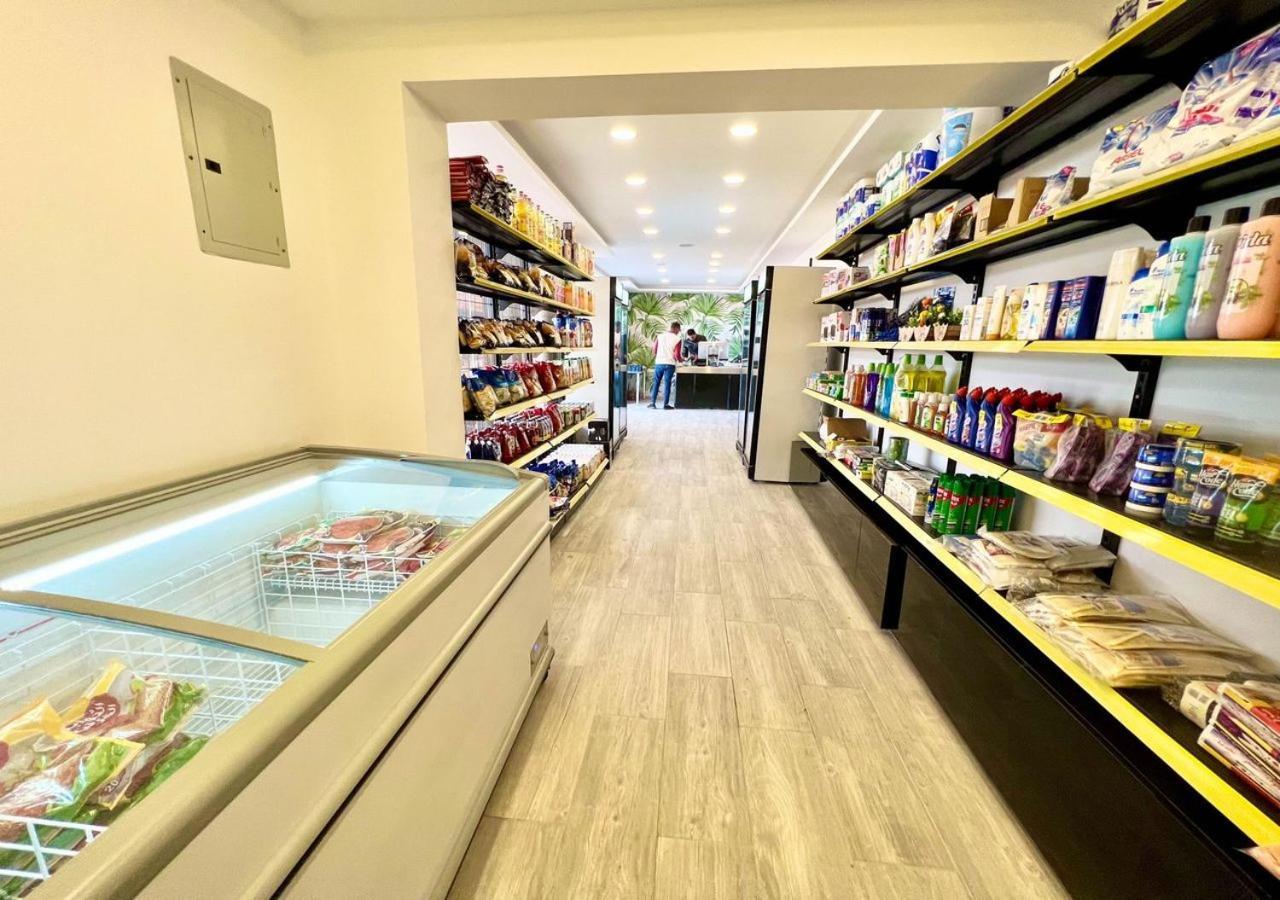 Apartment Sanctuary Sunlit Haven With 4 Pools, Rooftop Sunsets & Gourmet Bites Steps Away Hurghada