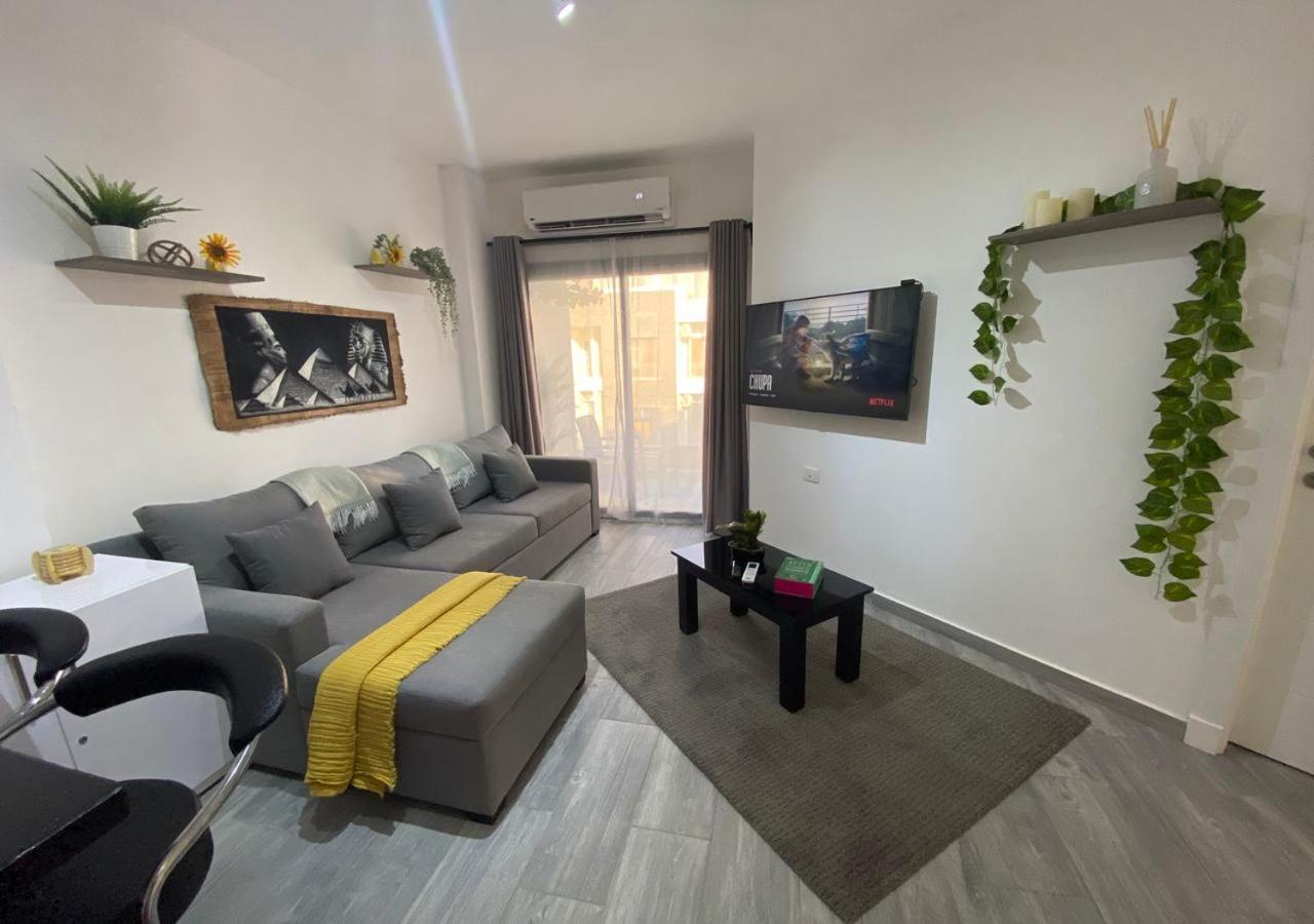 Sanctuary Sunlit Haven With 4 Pools, Rooftop Sunsets & Gourmet Bites Steps Away Apartment