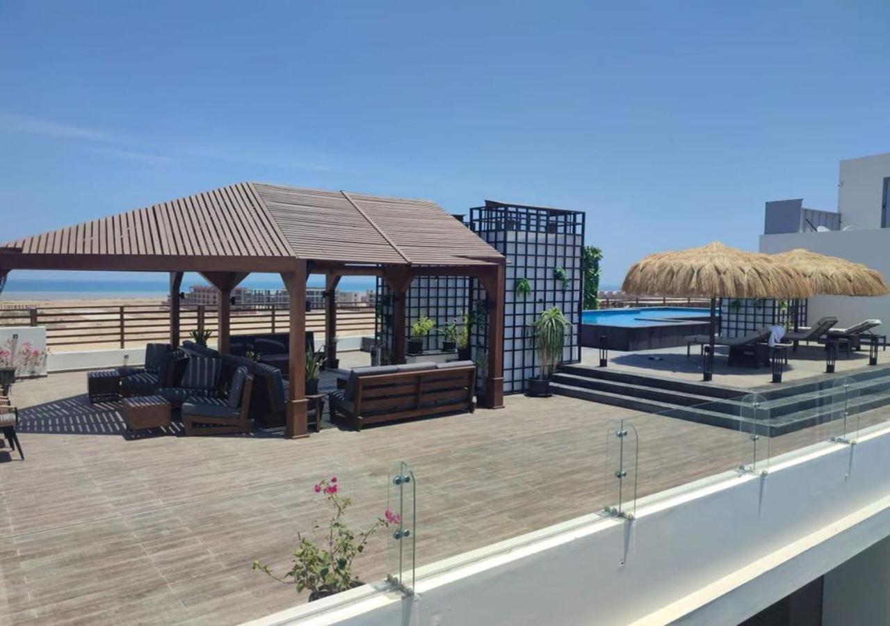 Sanctuary Sunlit Haven With 4 Pools, Rooftop Sunsets & Gourmet Bites Steps Away *