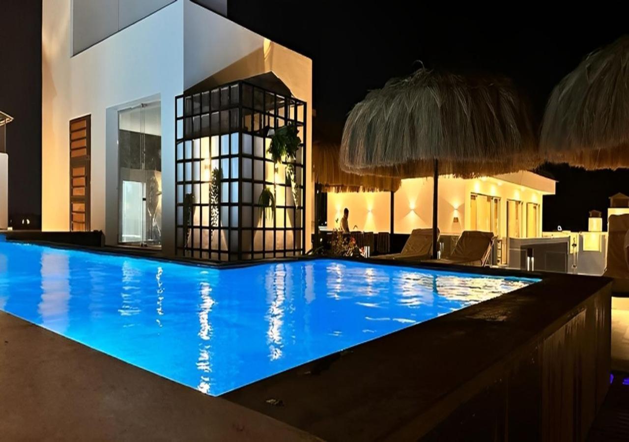 Sanctuary Sunlit Haven With 4 Pools, Rooftop Sunsets & Gourmet Bites Steps Away Apartment *
