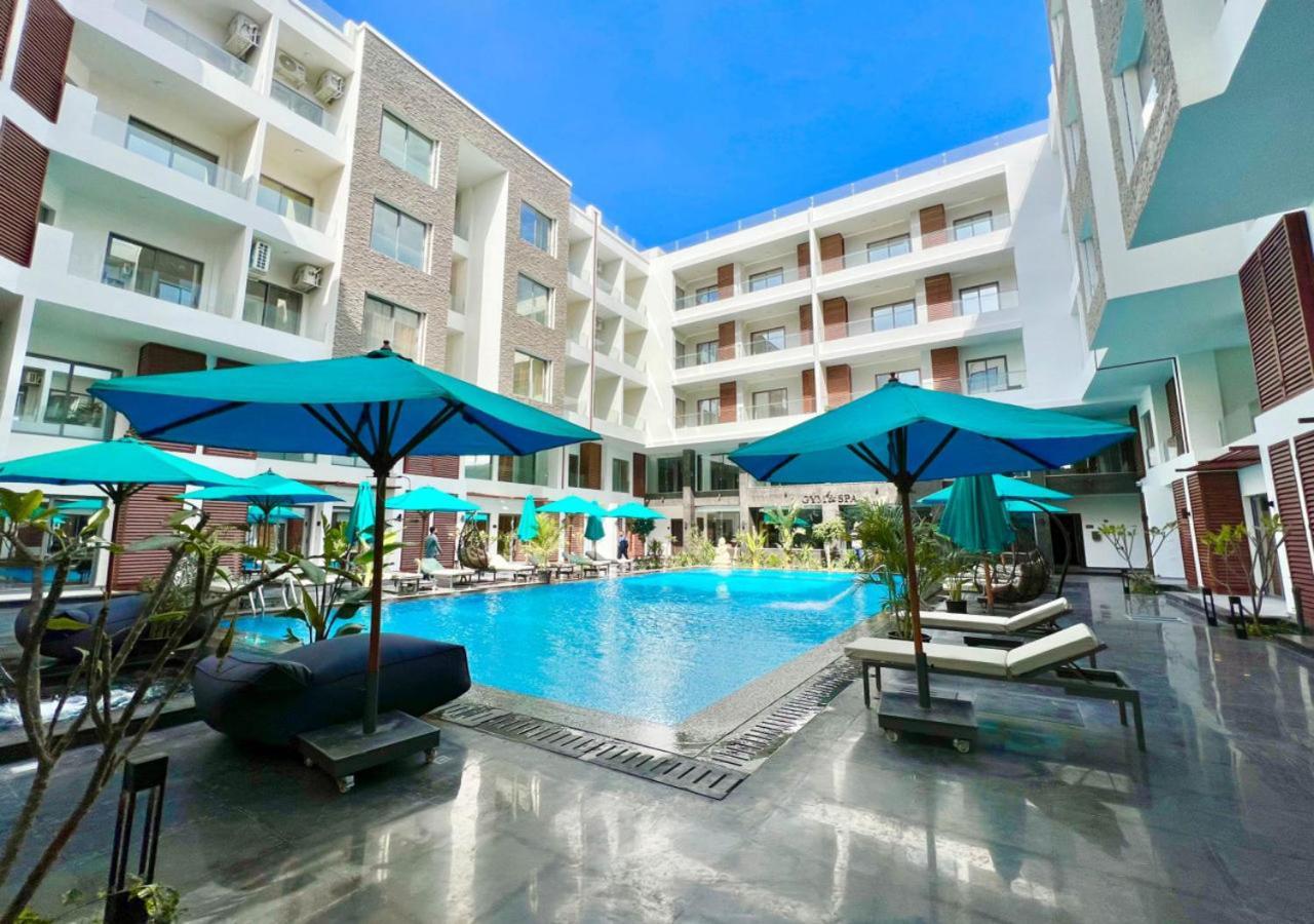 Sanctuary Sunlit Haven With 4 Pools, Rooftop Sunsets & Gourmet Bites Steps Away *