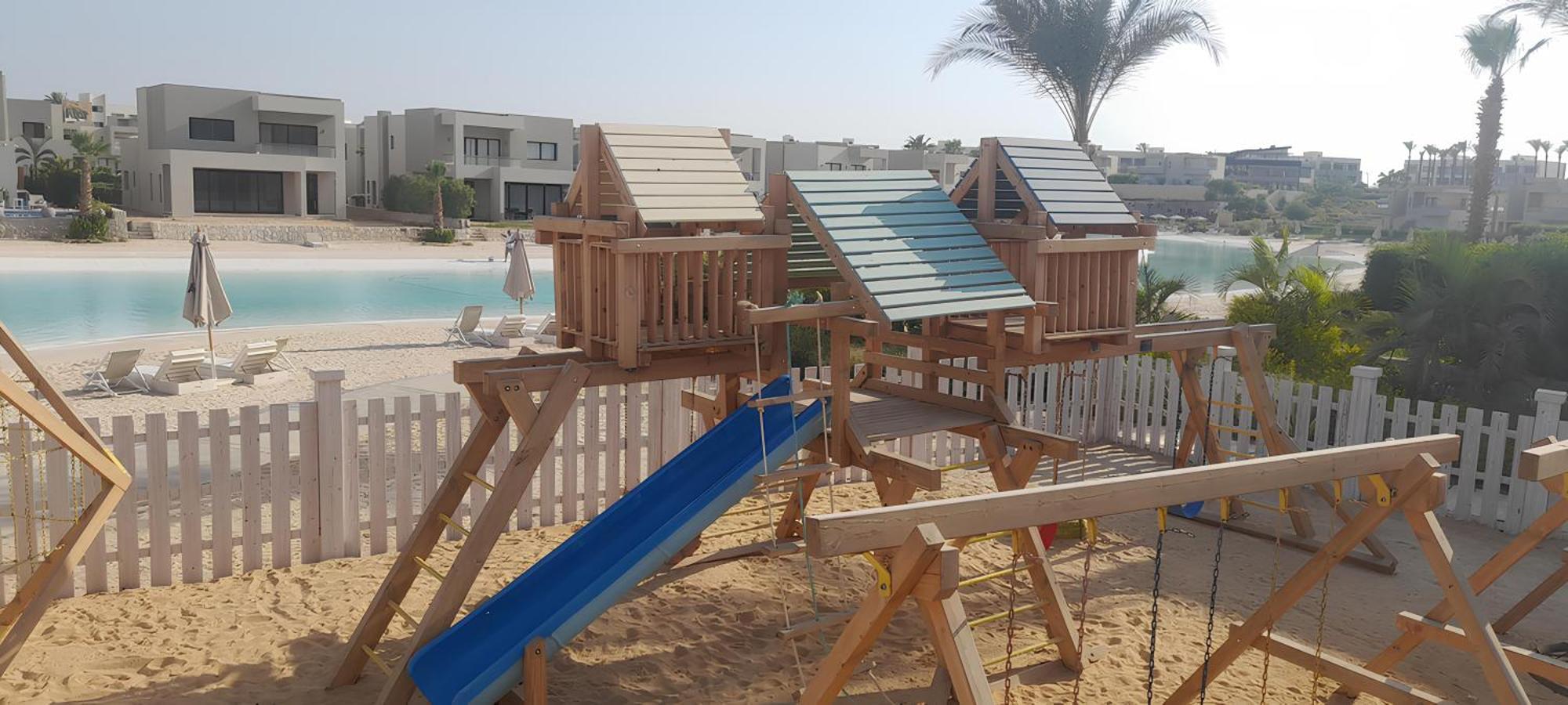 Salty Life Chalet: Poolside Two-bedroom At Azha Apartment *