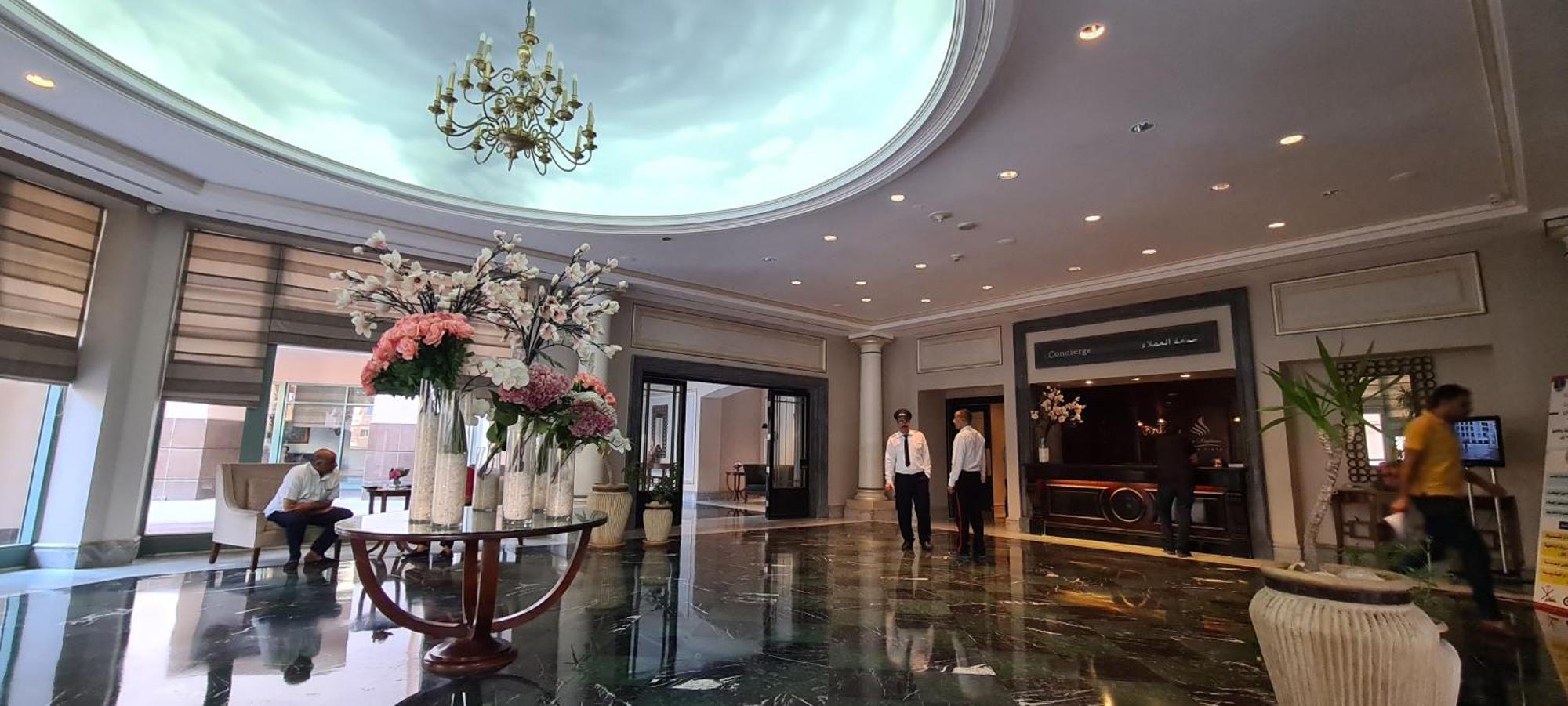 Apartment Grand Plaza San Stefano: Luxury With Mall Access