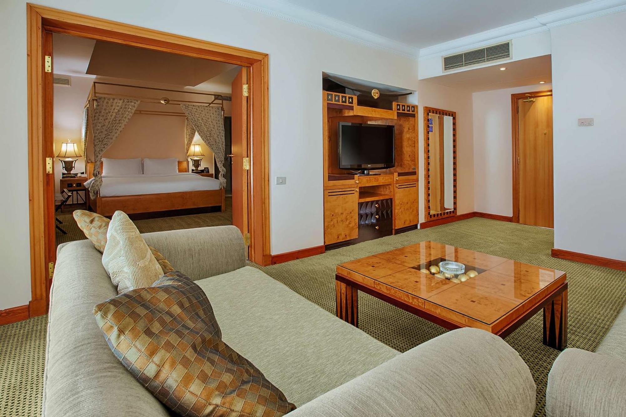 Hilton Plaza Alexandria