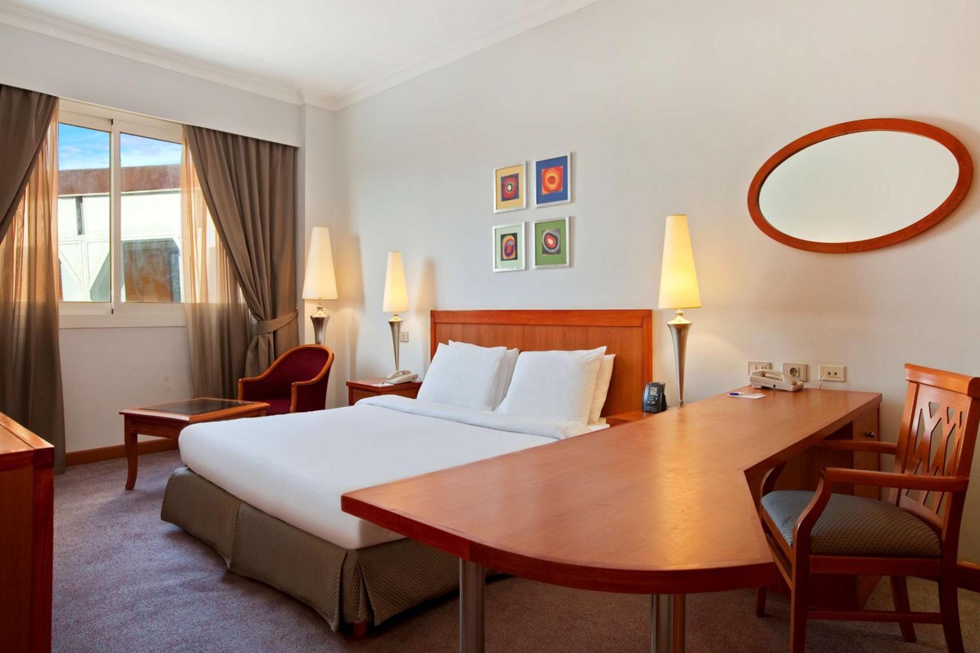 Hilton Plaza Complex 5*