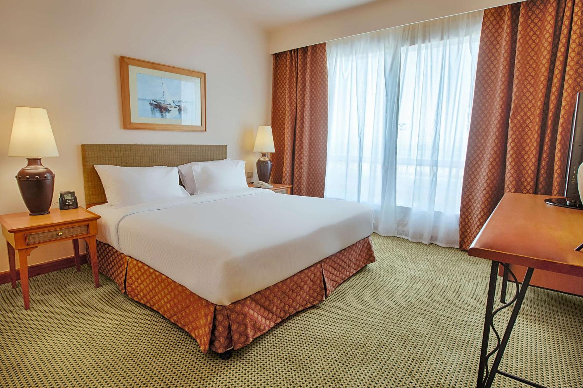 Hilton Plaza Complex