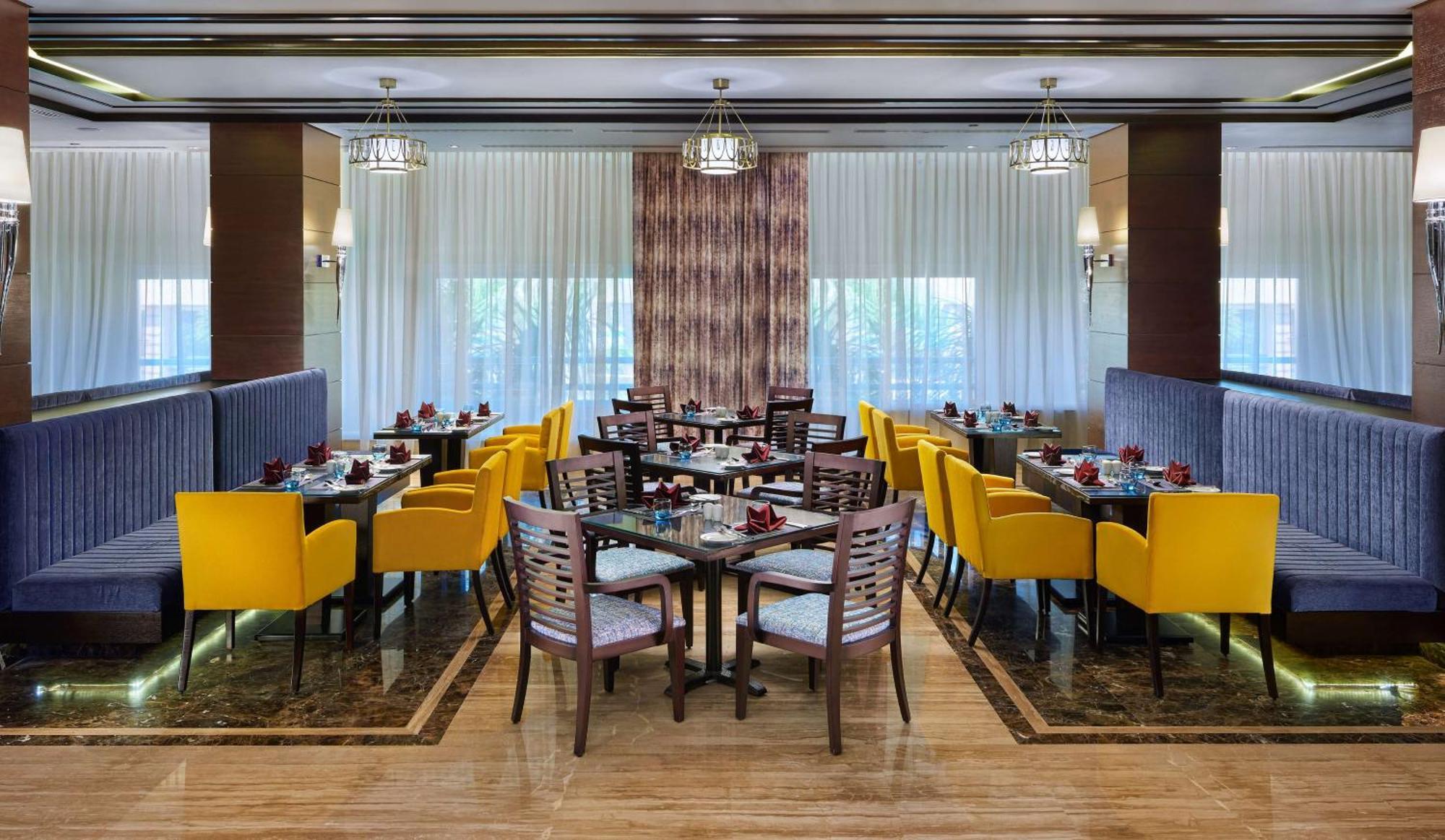 Hilton Plaza Complex 5*