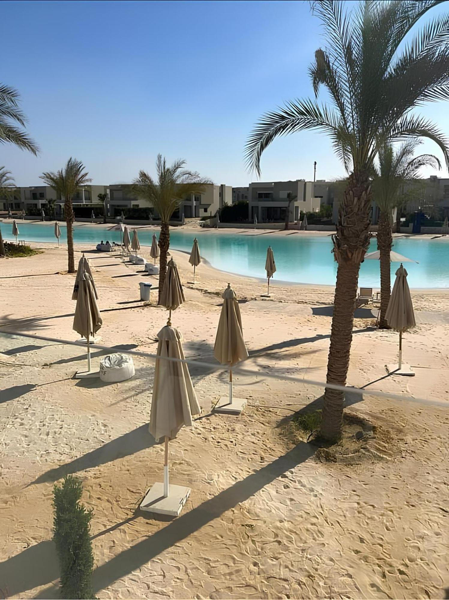 Salty Life Chalet: Poolside Two-bedroom At Azha Apartment
