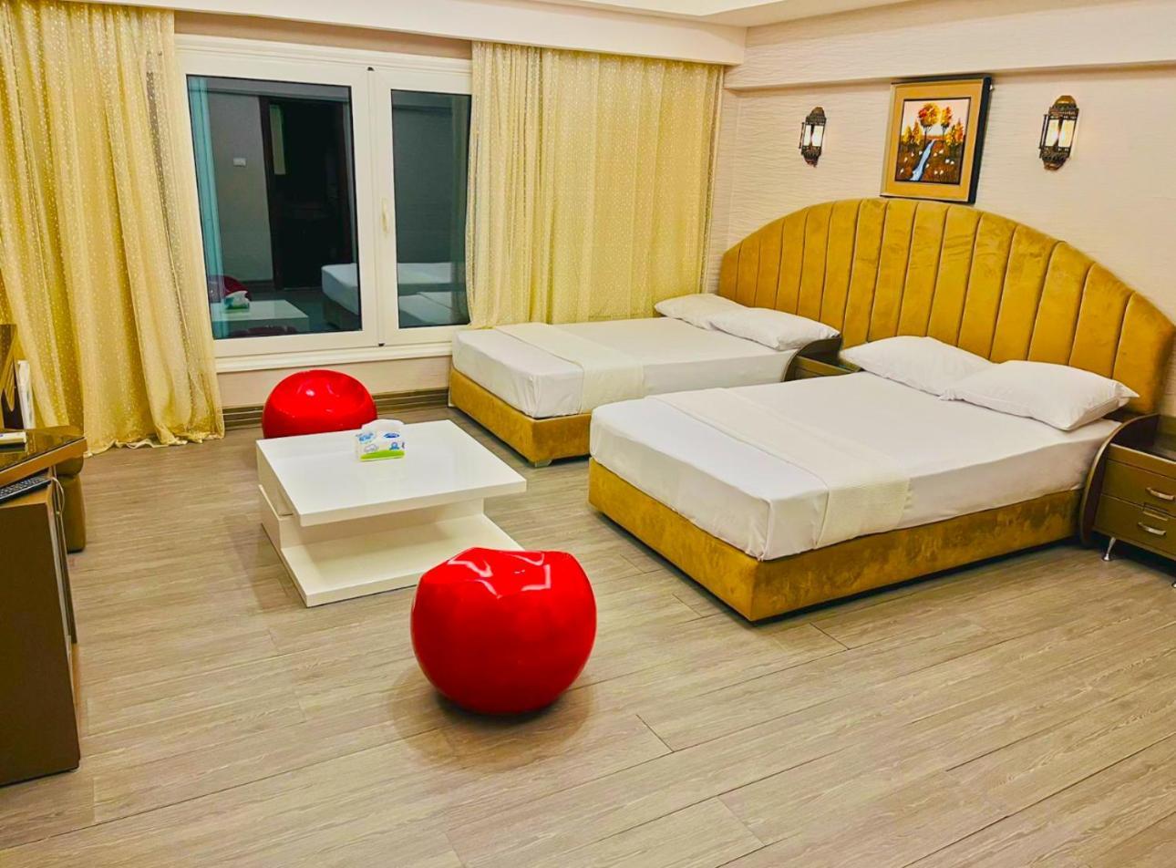 Luxury Seafront Pool - 3 Stories & Roof Floor - Master Bedrooms *