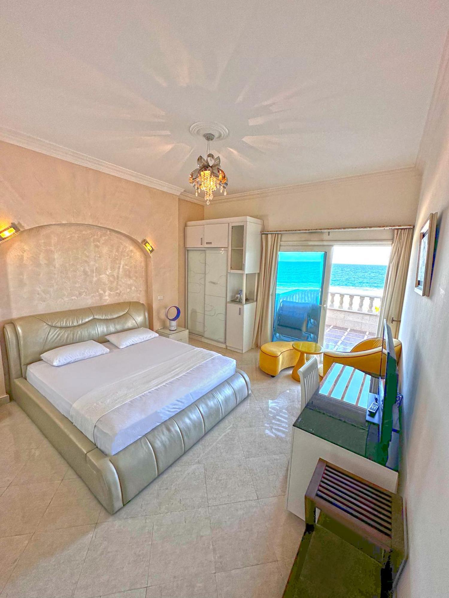 Villa Luxury Seafront Pool - 3 Stories & Roof Floor - Master Bedrooms
