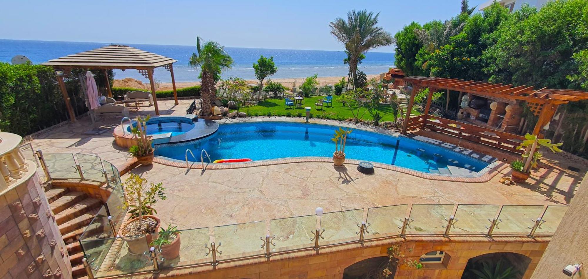Luxury Seafront Pool - 3 Stories & Roof Floor - Master Bedrooms