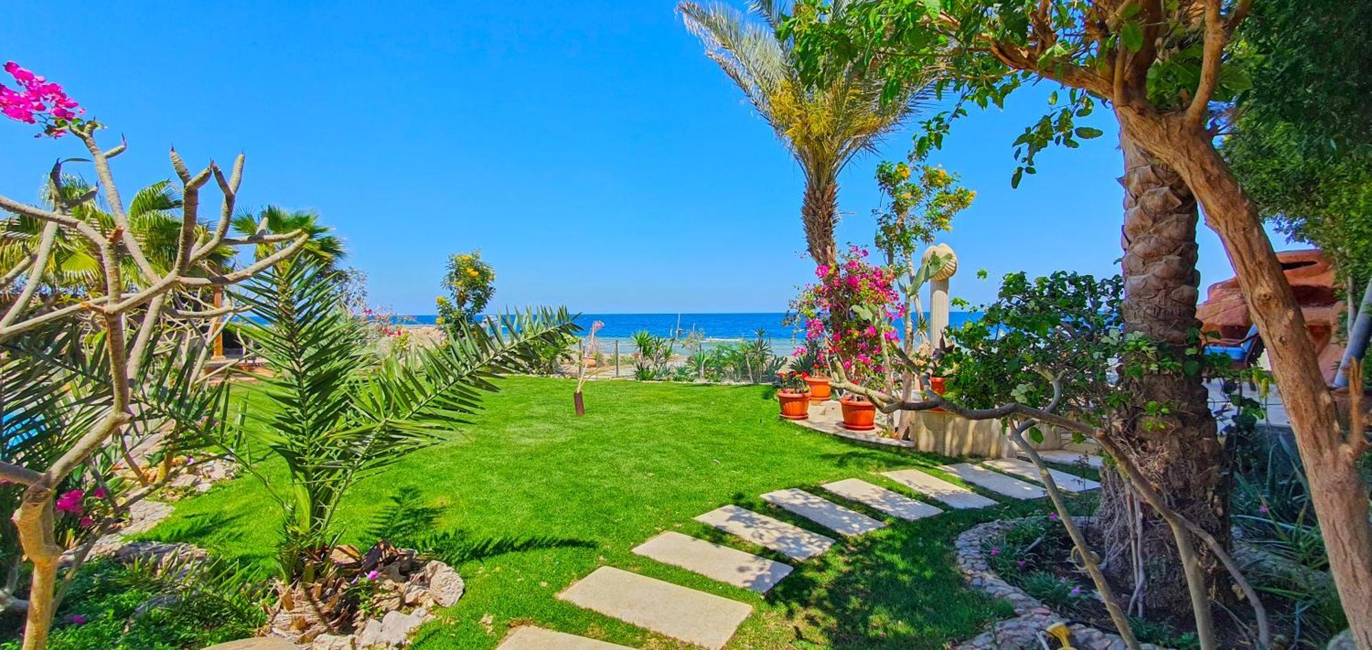 Villa Luxury Seafront Pool - 3 Stories & Roof Floor - Master Bedrooms *