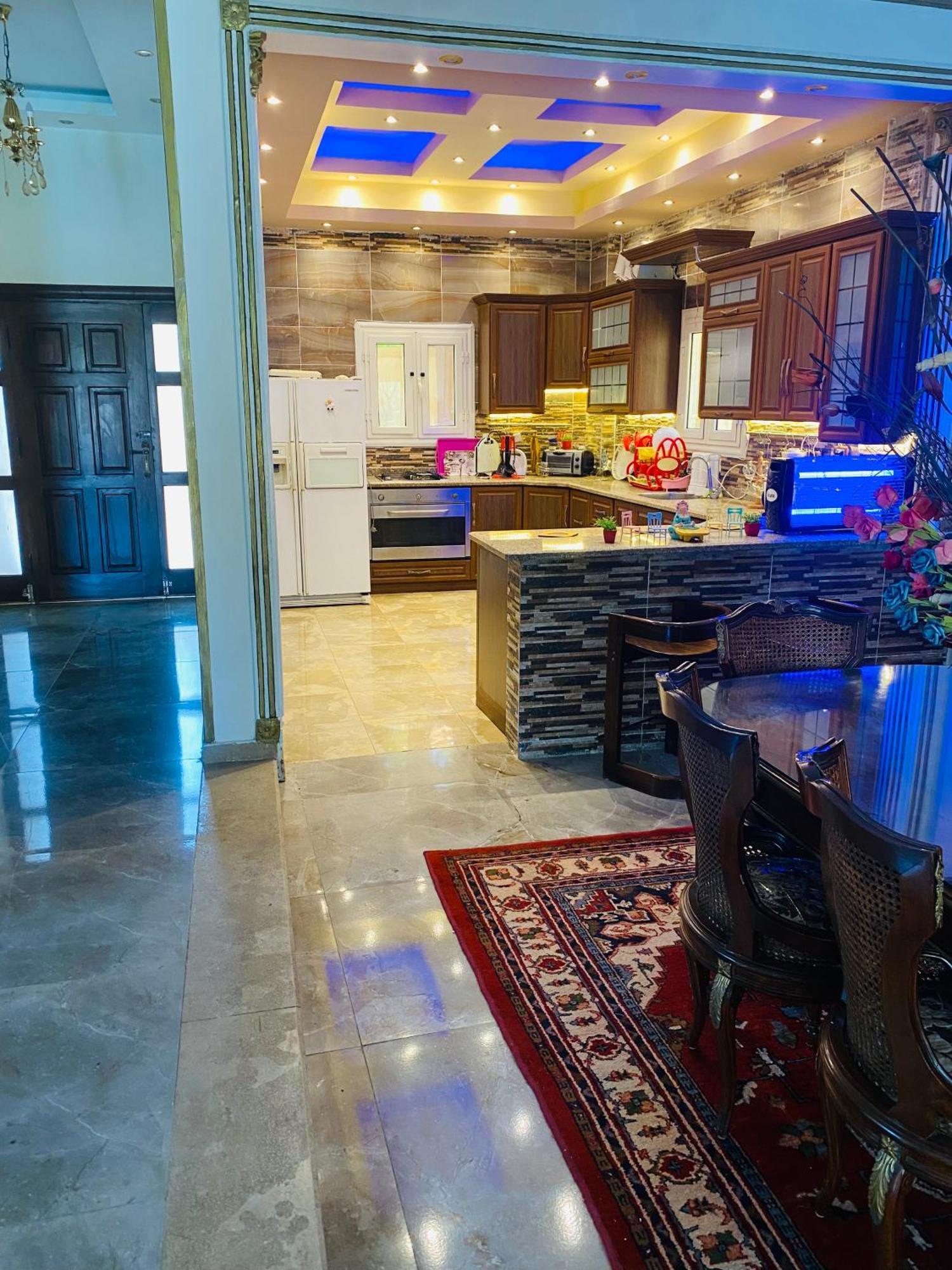 Villa Lovely 5- Bedroom With Overflow Pool With Garden At Oasis *