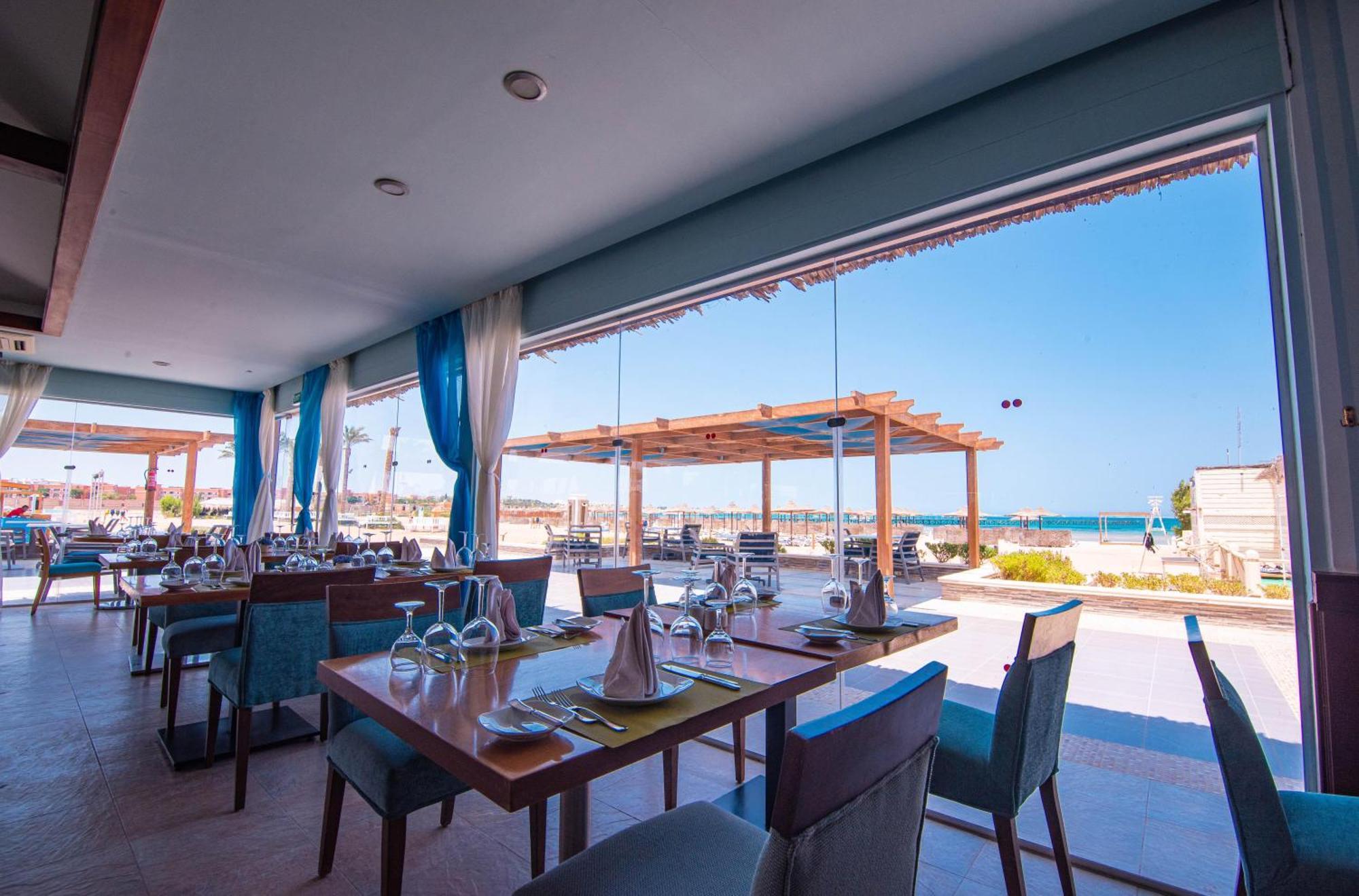 Movenpick Waterpark & 5* Soma Bay