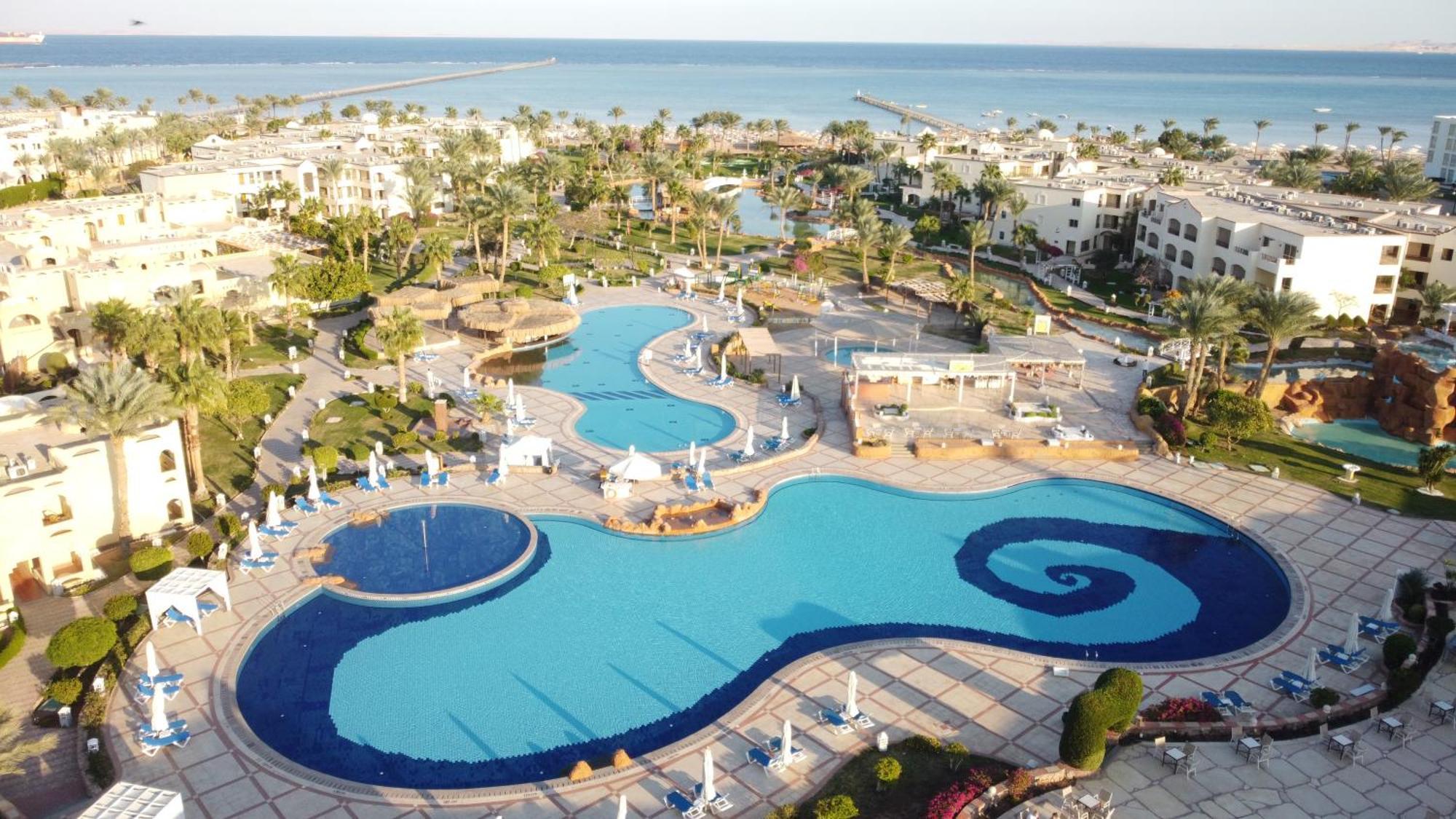 Regency Plaza Aqua Park And Resort 4*