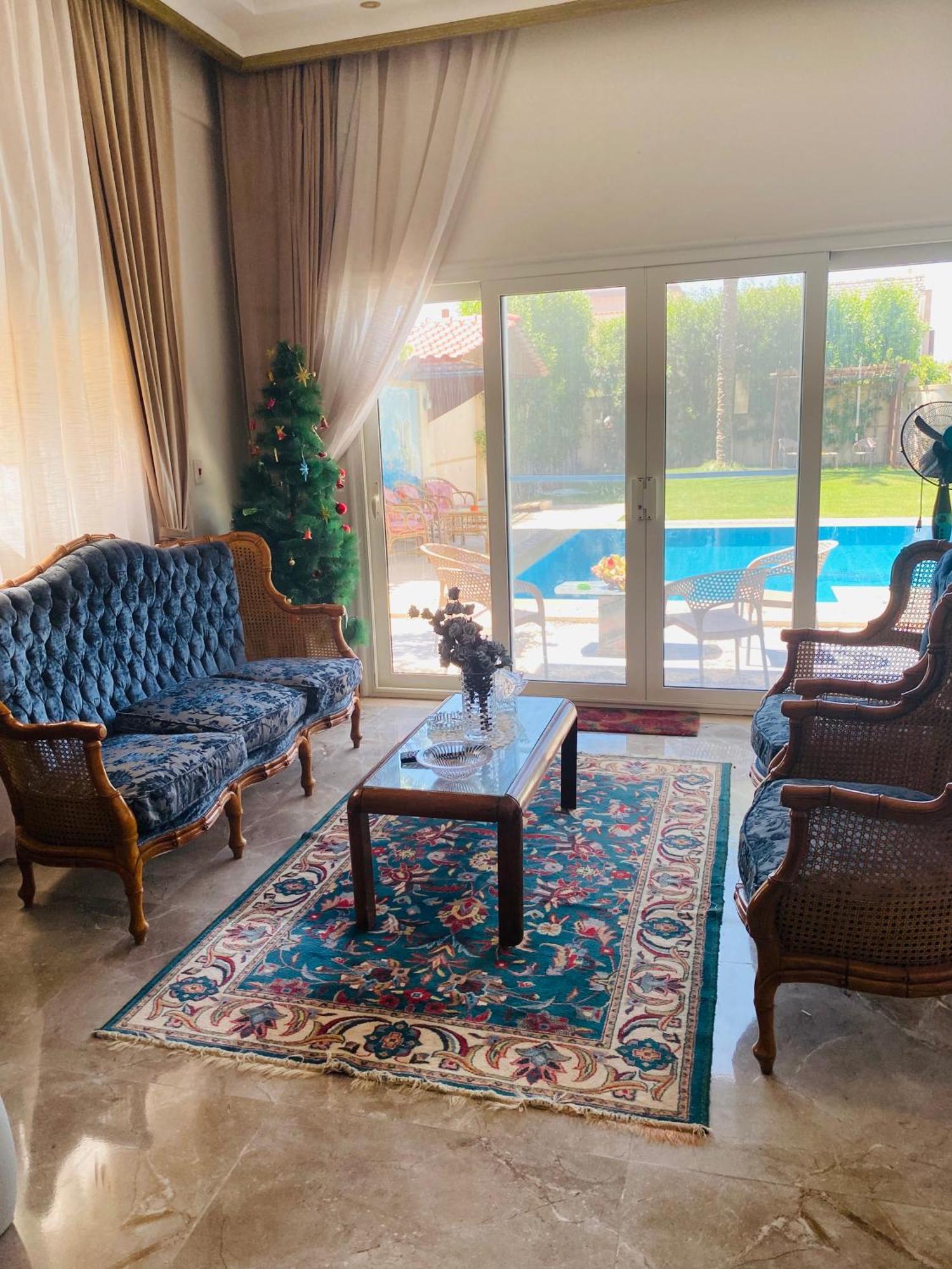 Lovely 5- Bedroom With Overflow Pool With Garden At Oasis