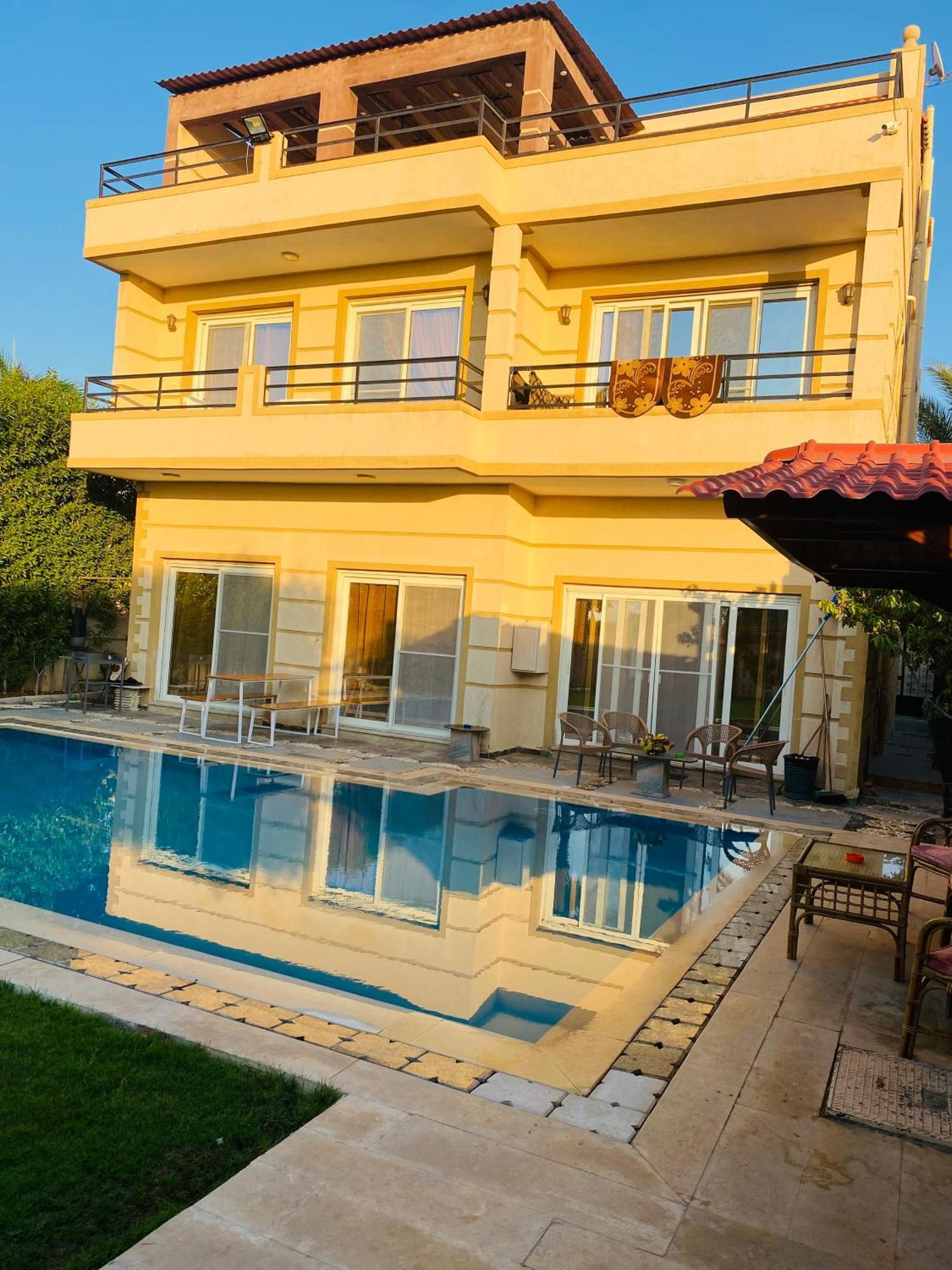 Lovely 5- Bedroom With Overflow Pool With Garden At Oasis Villa Alexandria