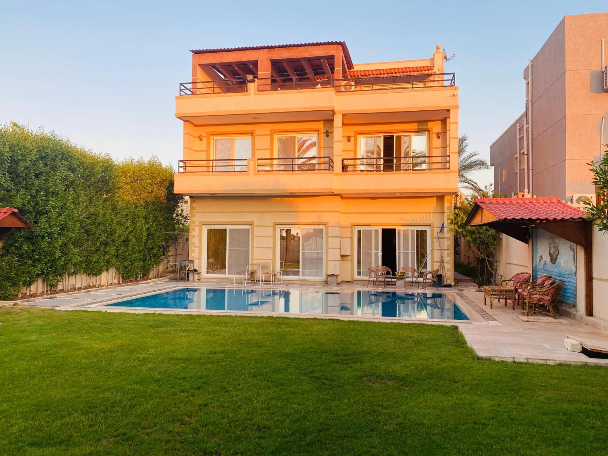 Lovely 5- Bedroom With Overflow Pool With Garden At Oasis Alexandria