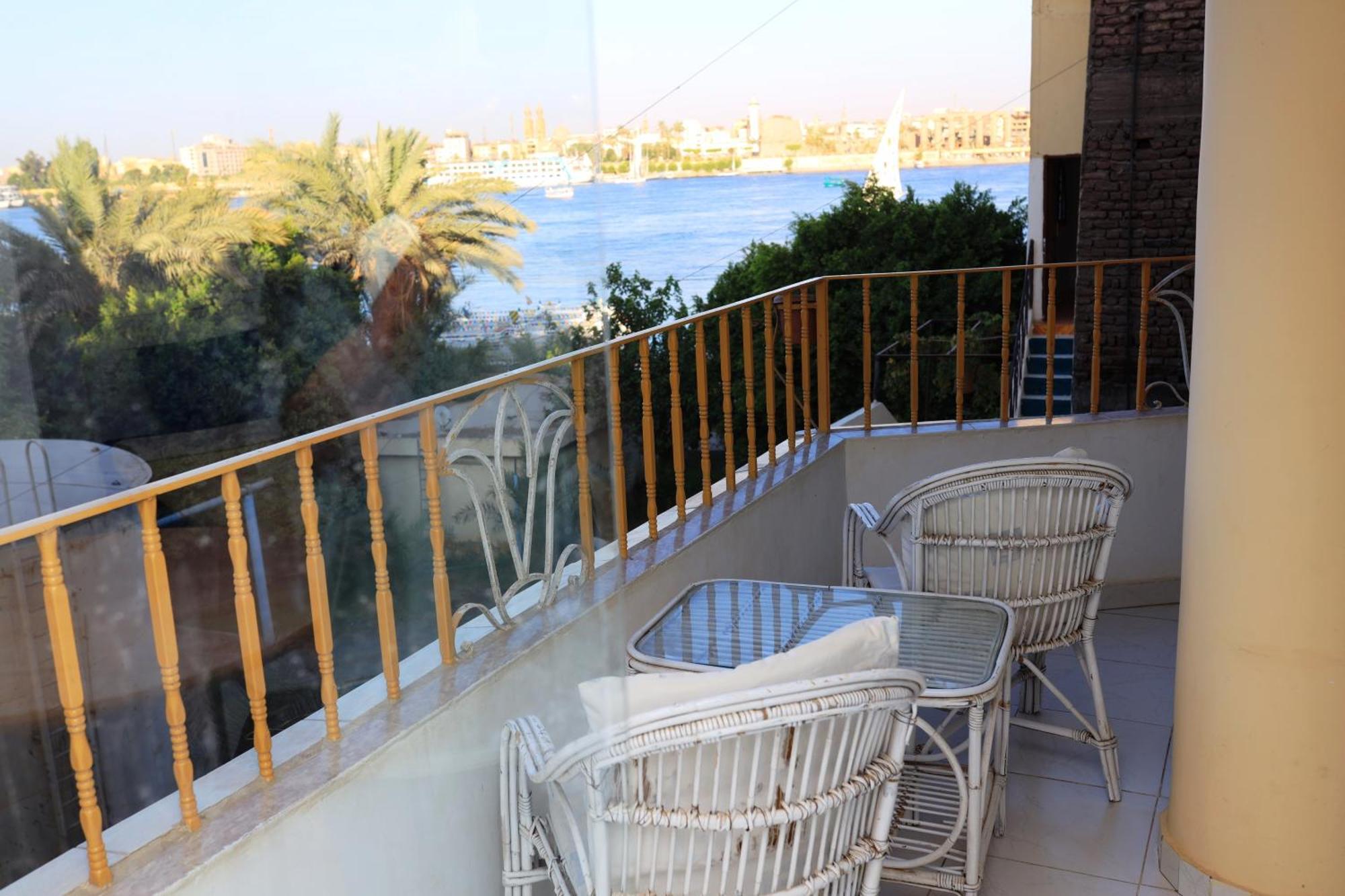 Spring Hotel Luxor
