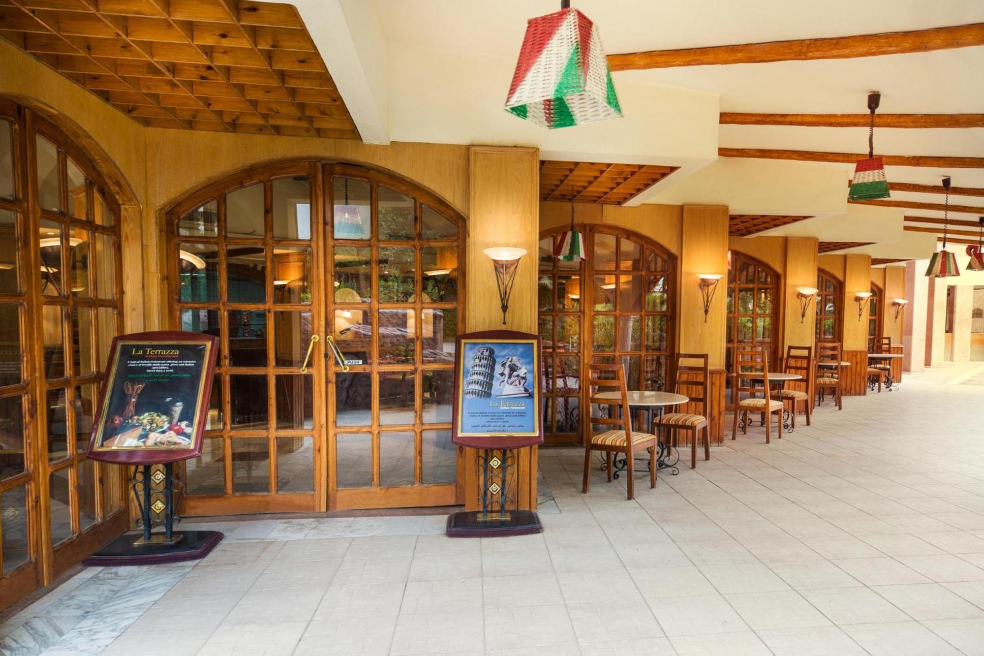 Hotel Pyramisa