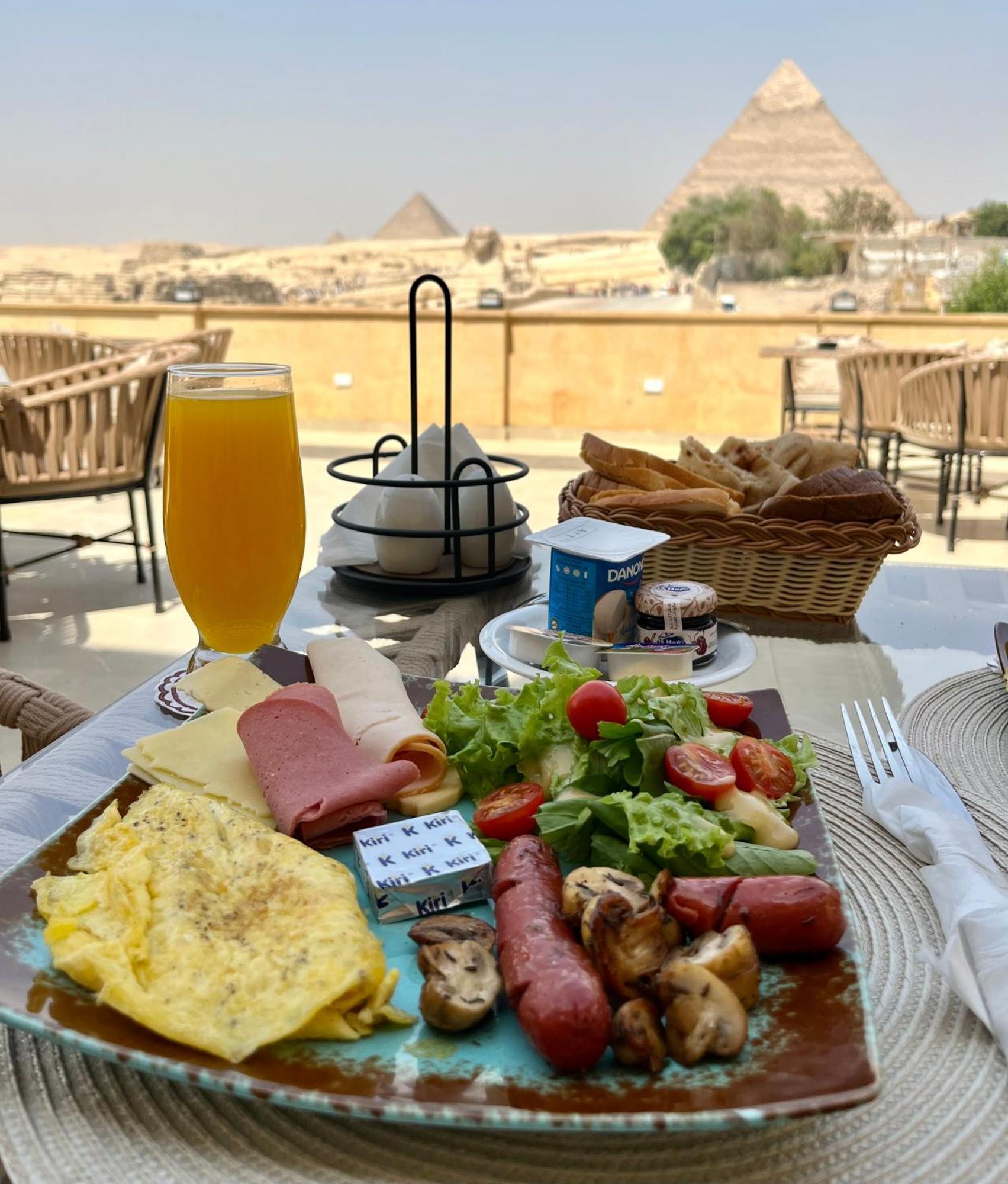 The Gate Front Pyramids & Sphinx View Kafrat al Jabal