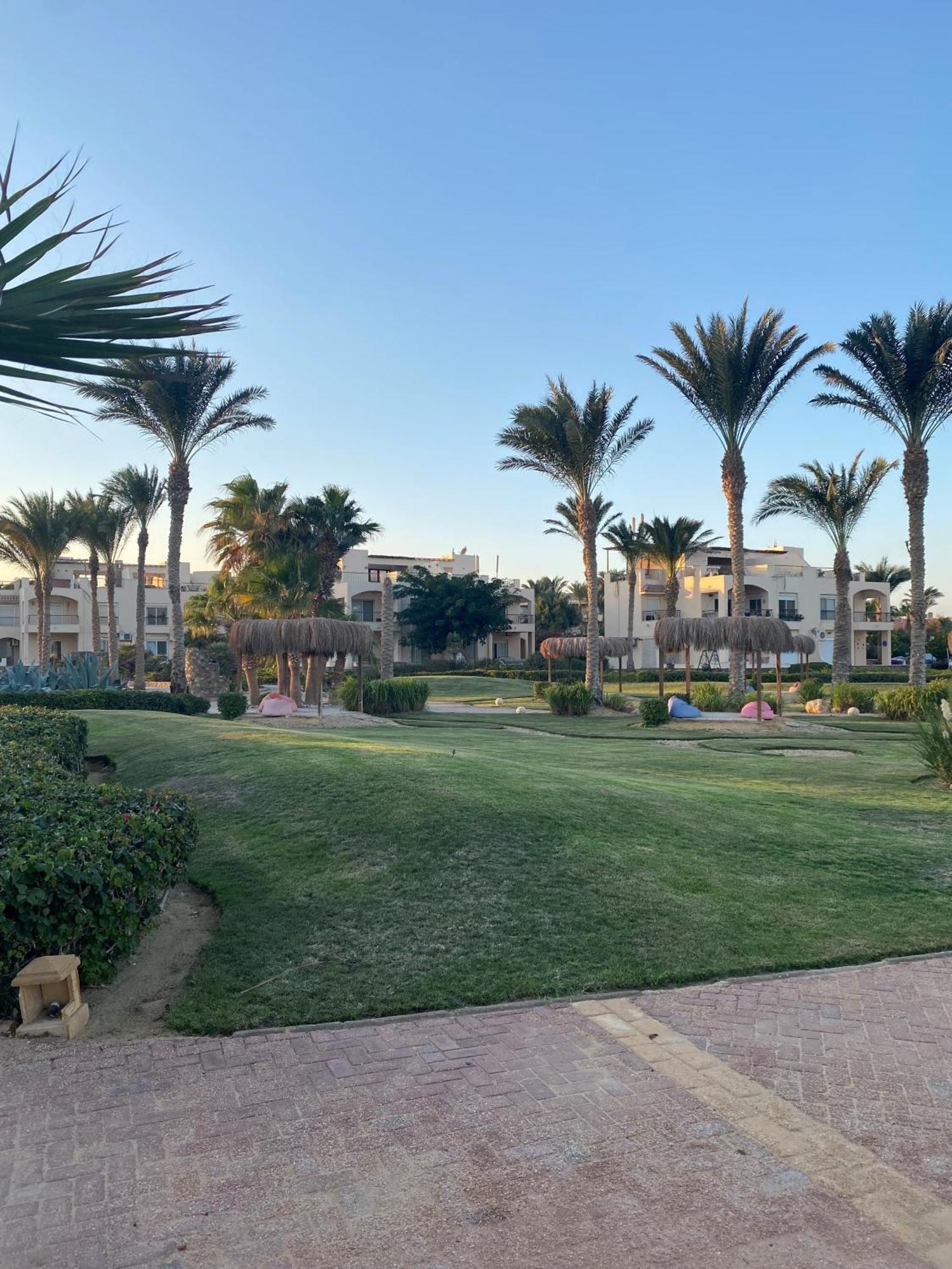 With Roof At Laguna Bay- Ain Sokhna - شالية غرفتين مكيف بالكامل بالرووف قرية لاجونا باي - العين السخنة *