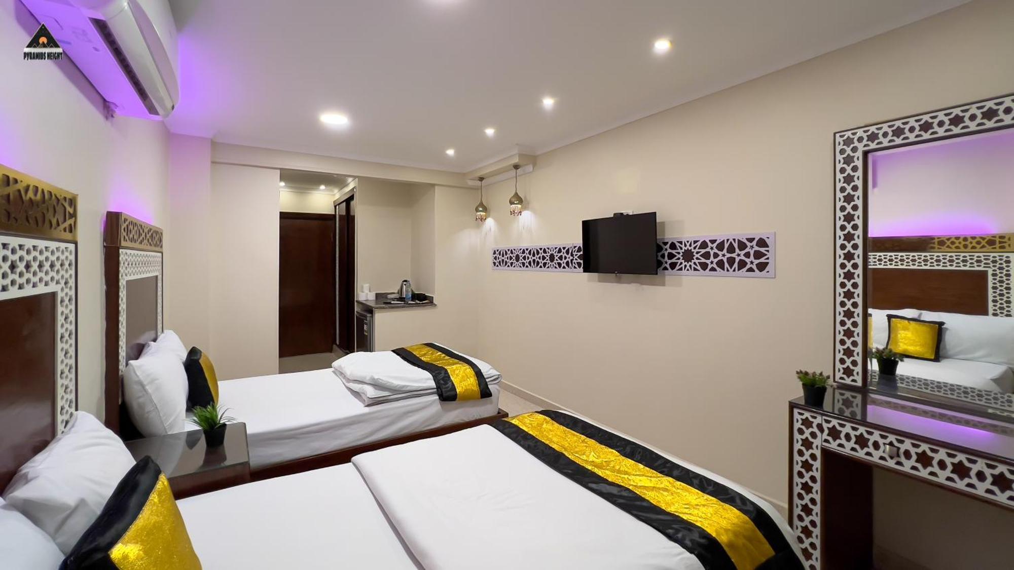 Pyramids Height & Pyramids Master Scene Rooftop Hotel *