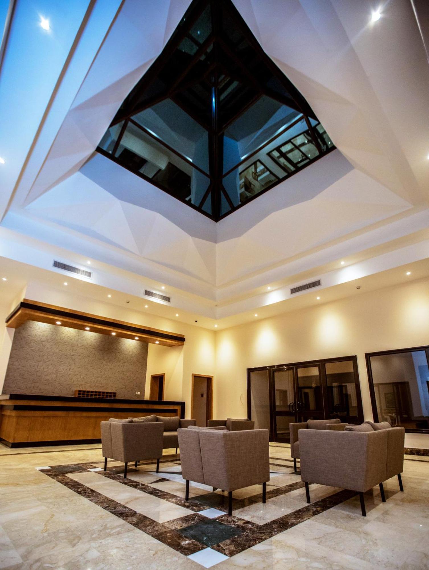 Hotel Sky View 3*
