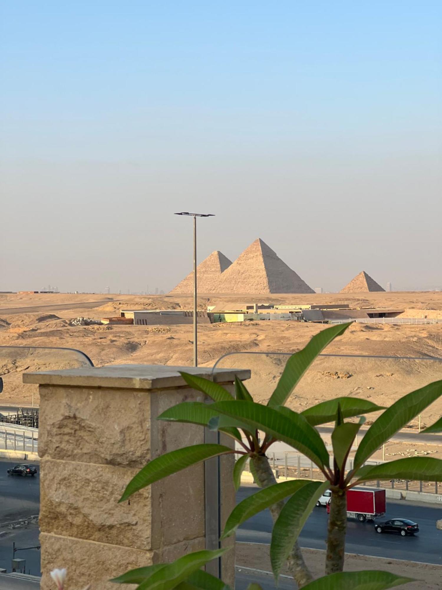Pyramids Desert Gate Hotel *